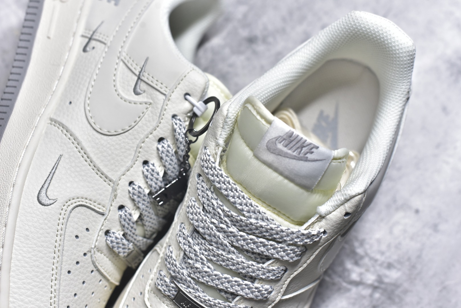 图片[9]-#海外限量发售！公司级NIke Air Force 1 \’07 Low “NIKE——米灰满天星”空军一号 低帮 运动鞋 休闲鞋 折边针车 工艺难度大 原楦头原纸板 原装鞋盒 定制五金配件 内置全掌气垫 原厂鞋底 货号：XX3168-185 尺码：36 36.5 37.5 38 38.5 39 40 40.5 41 42 42.5 43 44 44.5 45-选品中心