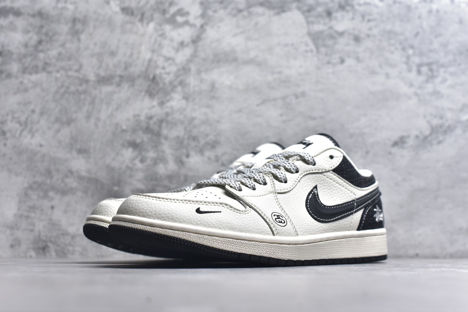 图片[2]-#Nike Jordan Air Jordan 1“斯图西——米黑帆布” 高端定制 低帮 复古 减震 防滑 耐磨 篮球鞋 定制鞋盒 大厂纯原品质出货 超高清洁度 皮料切割干净无任何毛边 细节完美 货号：XS6086-561 尺码：36 36.5 37.5 38 38.5 39 40 40.5 41 42 42.5 43 44 44.5 45-选品中心
