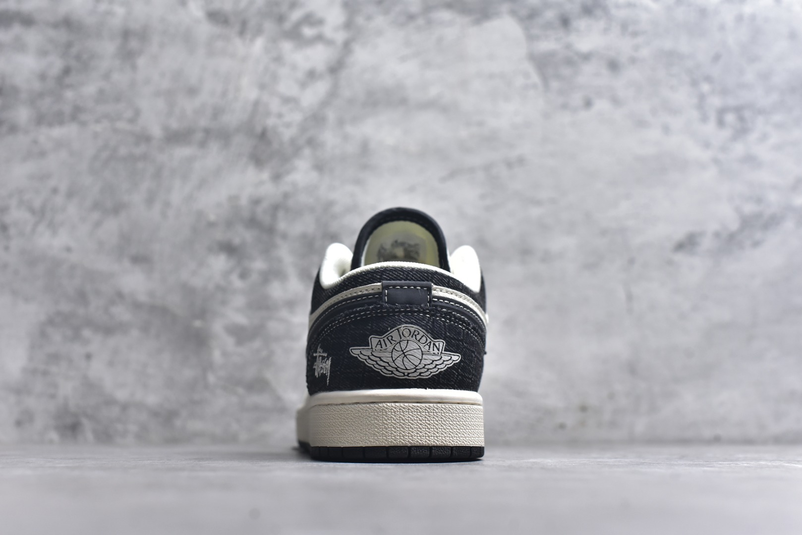 图片[5]-#Nike Jordan Air Jordan 1“斯图西——米黑帆布” 高端定制 低帮 复古 减震 防滑 耐磨 篮球鞋 定制鞋盒 大厂纯原品质出货 超高清洁度 皮料切割干净无任何毛边 细节完美 货号：XS6086-561 尺码：36 36.5 37.5 38 38.5 39 40 40.5 41 42 42.5 43 44 44.5 45-选品中心