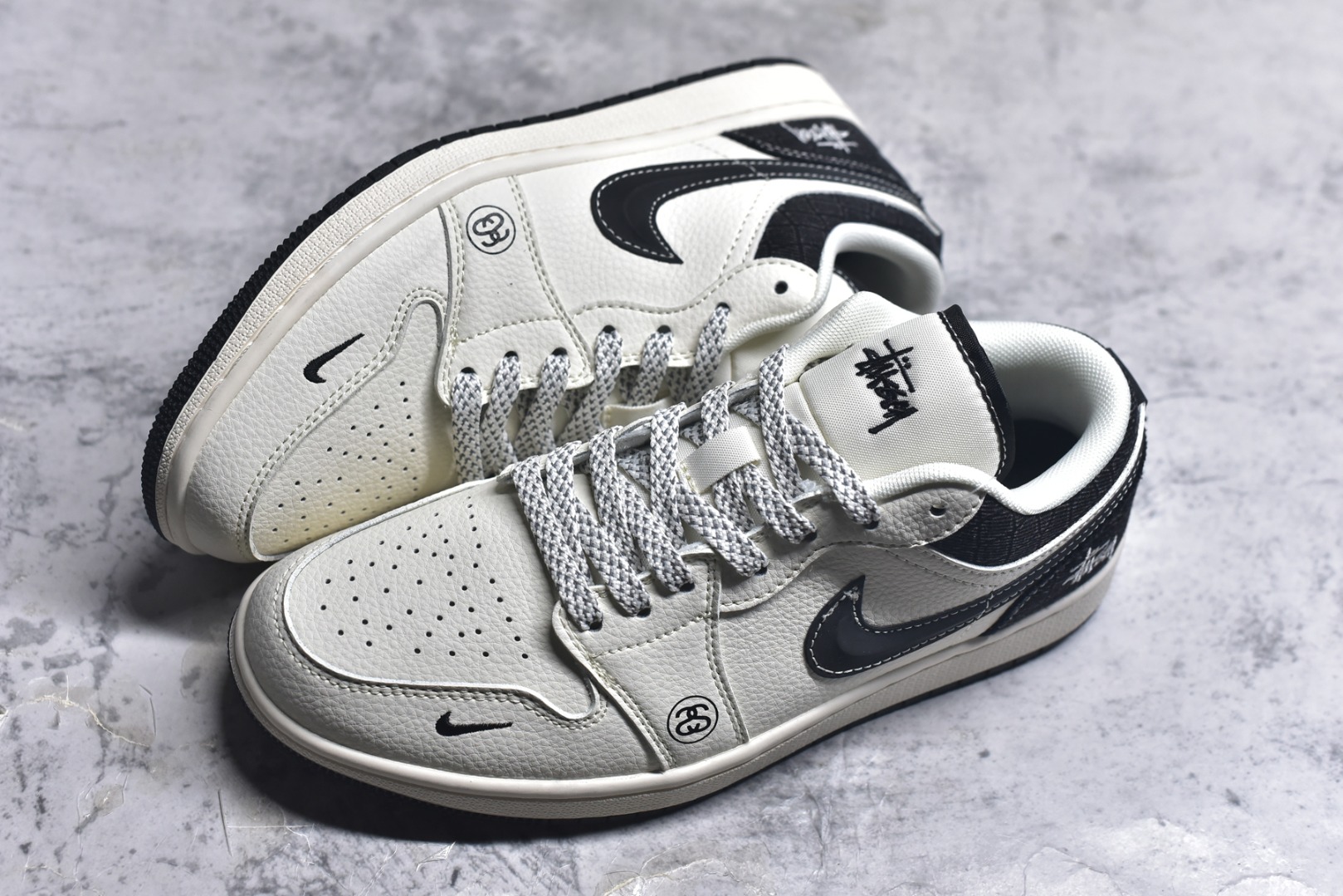 图片[7]-#Nike Jordan Air Jordan 1“斯图西——米黑帆布” 高端定制 低帮 复古 减震 防滑 耐磨 篮球鞋 定制鞋盒 大厂纯原品质出货 超高清洁度 皮料切割干净无任何毛边 细节完美 货号：XS6086-561 尺码：36 36.5 37.5 38 38.5 39 40 40.5 41 42 42.5 43 44 44.5 45-选品中心