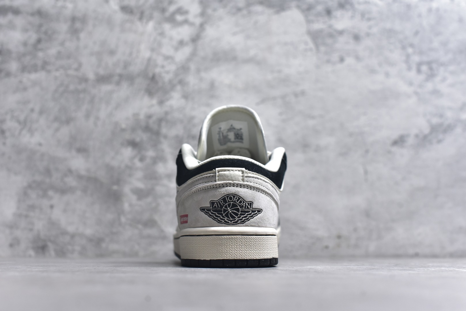 图片[5]-#Nike Jordan Air Jordan 1“Supreme联名——蜘蛛” 高端定制 低帮 复古 减震 防滑 耐磨 篮球鞋 定制鞋盒 大厂纯原品质出货 超高清洁度 皮料切割干净无任何毛边 细节完美 货号：XS6086-007 尺码：36 36.5 37.5 38 38.5 39 40 40.5 41 42 42.5 43 44 44.5 45-选品中心