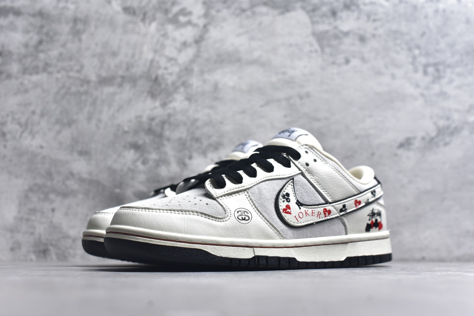 图片[2]-#Nike SB Dunk Low“斯图西联名——白黑红” 高端定制 低帮休闲板鞋 定制鞋盒 Ortholite鞋垫透气防臭 大厂纯原品质出货 超高清洁度 皮料切割干净无任何毛边 细节完美 货号：YF9511-913 尺码：36 36.5 37.5 38 38.5 39 40 40.5 41 42 42.5 43 44 44.5 45-选品中心