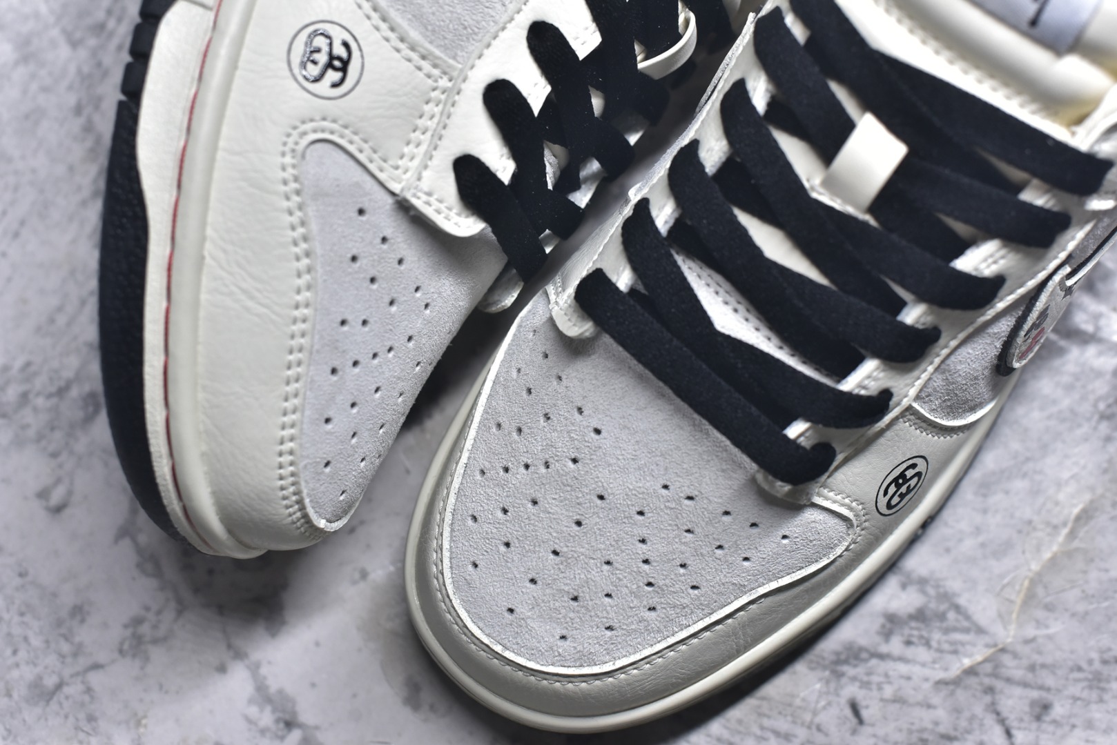 图片[8]-#Nike SB Dunk Low“斯图西联名——白黑红” 高端定制 低帮休闲板鞋 定制鞋盒 Ortholite鞋垫透气防臭 大厂纯原品质出货 超高清洁度 皮料切割干净无任何毛边 细节完美 货号：YF9511-913 尺码：36 36.5 37.5 38 38.5 39 40 40.5 41 42 42.5 43 44 44.5 45-选品中心