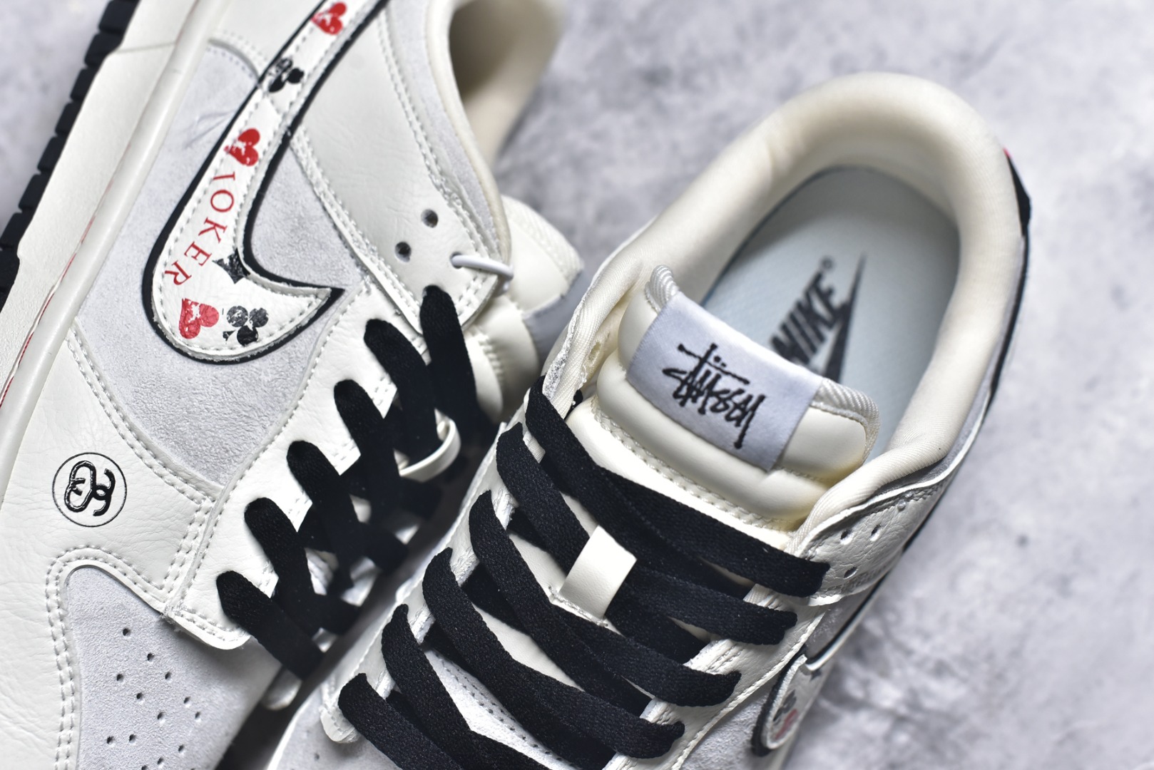 图片[9]-#Nike SB Dunk Low“斯图西联名——白黑红” 高端定制 低帮休闲板鞋 定制鞋盒 Ortholite鞋垫透气防臭 大厂纯原品质出货 超高清洁度 皮料切割干净无任何毛边 细节完美 货号：YF9511-913 尺码：36 36.5 37.5 38 38.5 39 40 40.5 41 42 42.5 43 44 44.5 45-选品中心