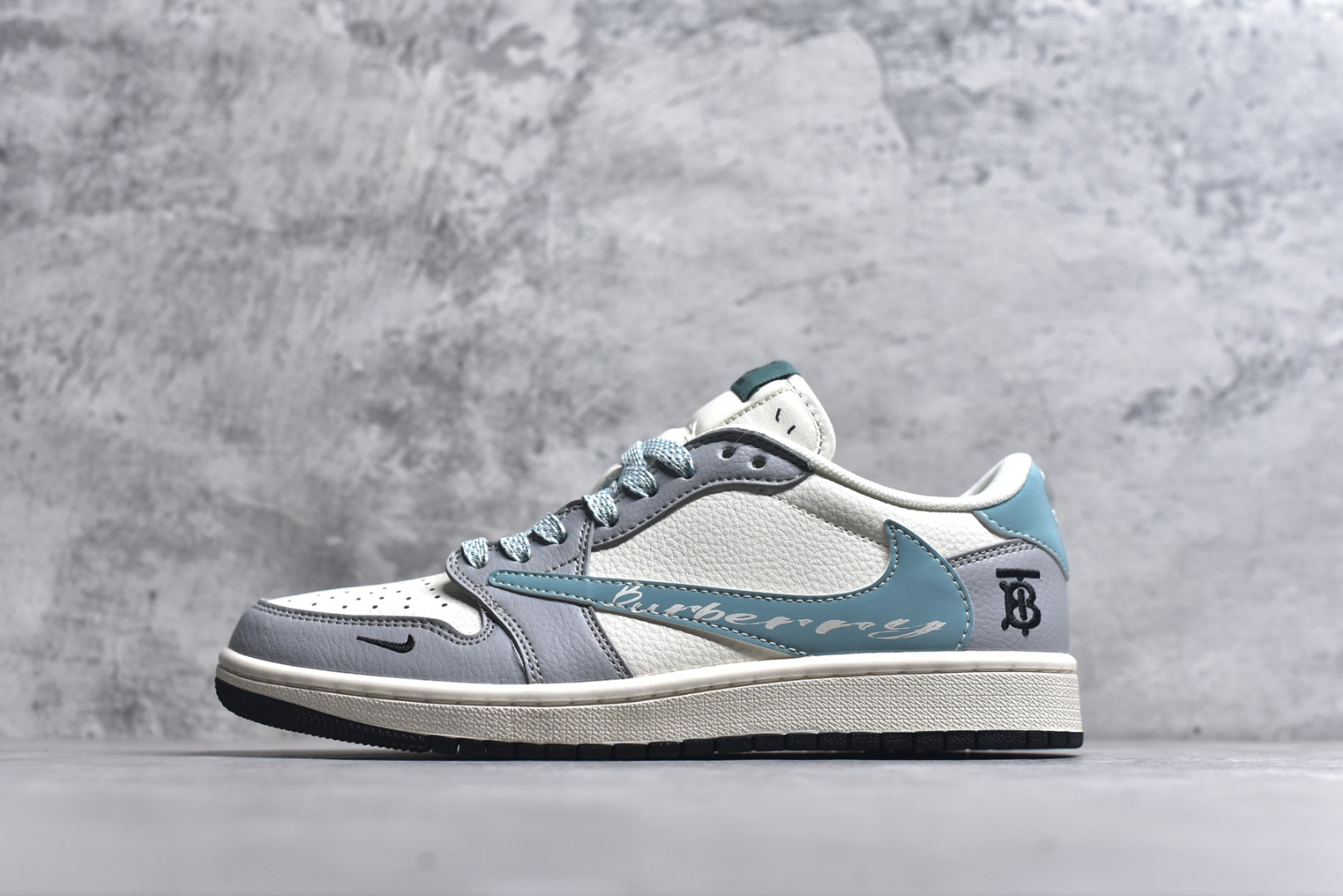 #2025蛇年海外爆款限量发售！公司级 时尚元素x Jordan Air Jordan Low 倒勾 “白灰蓝勾巴宝莉，合作融合了Travis Scott 独特的潮流风格，个性的设计风格以及Jordan品牌的经典元素 使其成为一双具有独特身份和价值的鞋子 清新而立体的外观加上联名标识更突出了其独特身份 独有配色方案显示出活力和时尚感 在视觉冲击的同时 鞋身的质感和细腻的细节处理使其显得高端而格调十足 这款“倒钩”联名是设计与创意完美结合 融合多方的个性风格是一款备受瞩目的潮流鞋款 定制鞋盒 大厂纯原品质 货号：XF8698-072 尺码：36 36.5 37.5 38 38.5 39 40 40.5 41 42 42.5 43 44 44.5 45-选品中心