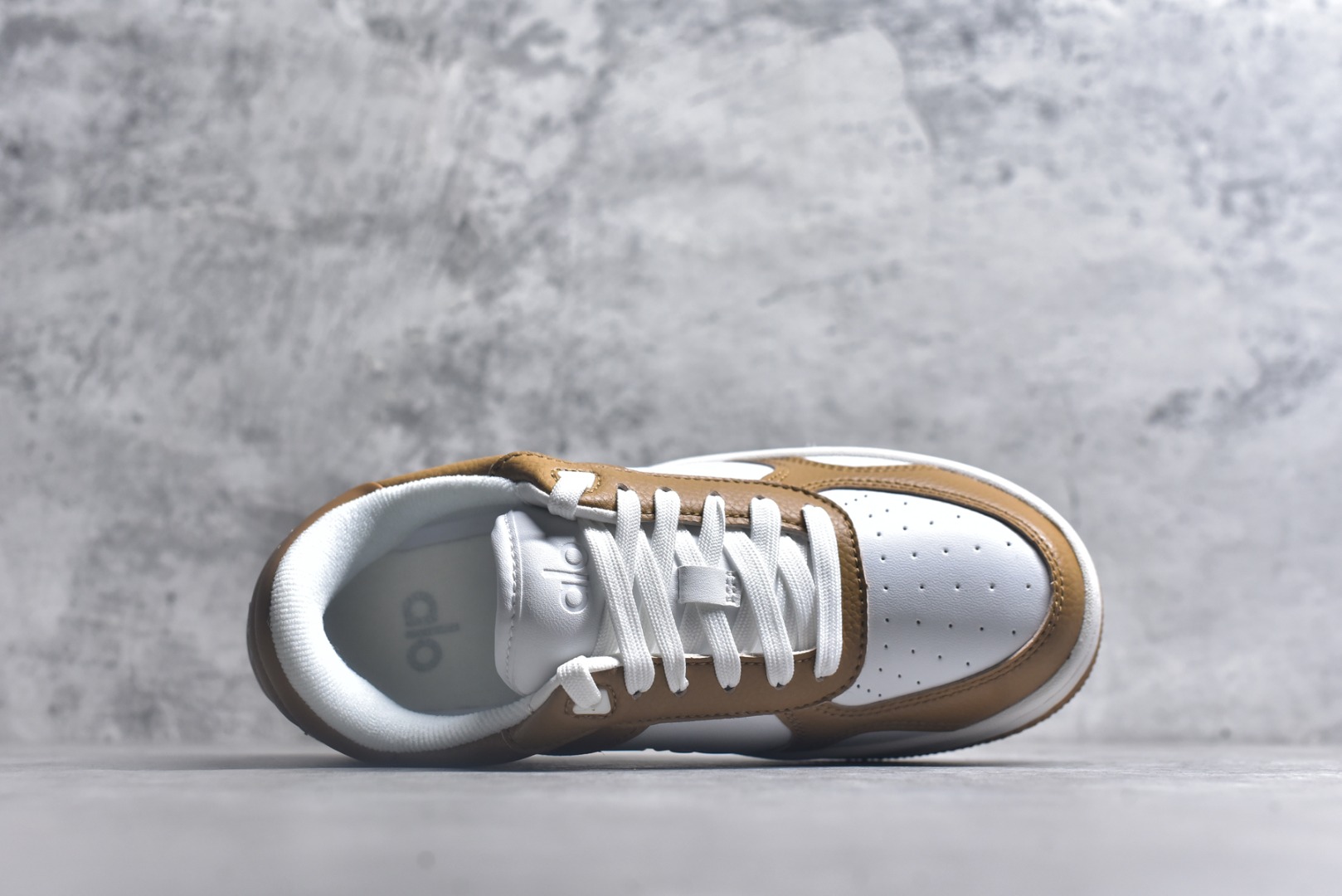 图片[4]-#Alo yoga Alo Recovery Mode 舒适百搭防滑耐磨低帮板鞋 易梦玲 Jisoo智秀等多位明星同款上脚主打各大平台外贸主推大厂采购原材料多处细节一步到位生产细节 一款随意搭配的都好看的鞋子alo采用增高4cm 春夏秋冬四季款舒适简约板鞋 TPU防滑耐磨鞋底 尺码：36 36.5 37 37.5 38 38.5 39 40 41 41.5 42 42.5 43 44 45-选品中心