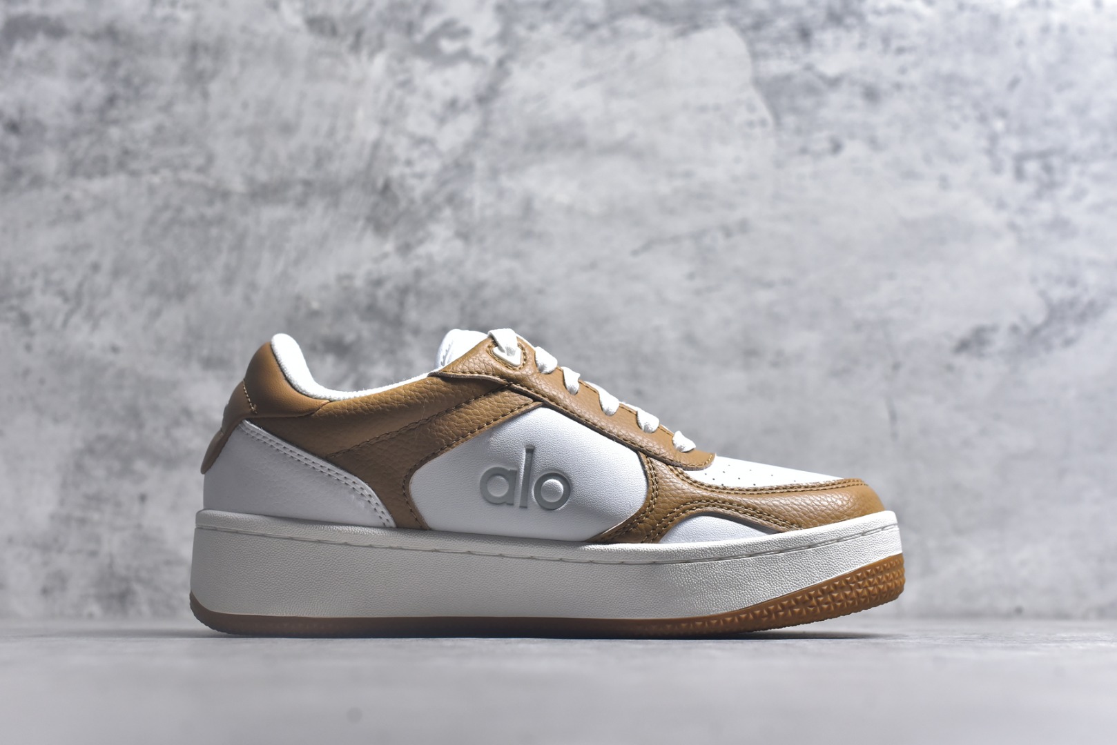 图片[3]-#Alo yoga Alo Recovery Mode 舒适百搭防滑耐磨低帮板鞋 易梦玲 Jisoo智秀等多位明星同款上脚主打各大平台外贸主推大厂采购原材料多处细节一步到位生产细节 一款随意搭配的都好看的鞋子alo采用增高4cm 春夏秋冬四季款舒适简约板鞋 TPU防滑耐磨鞋底 尺码：36 36.5 37 37.5 38 38.5 39 40 41 41.5 42 42.5 43 44 45-选品中心