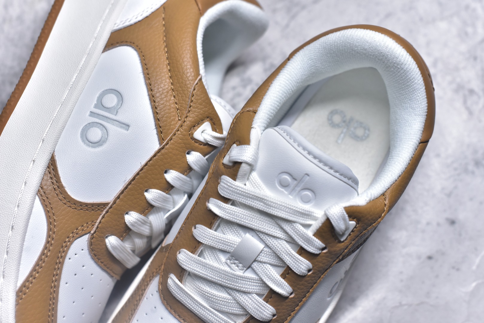 图片[9]-#Alo yoga Alo Recovery Mode 舒适百搭防滑耐磨低帮板鞋 易梦玲 Jisoo智秀等多位明星同款上脚主打各大平台外贸主推大厂采购原材料多处细节一步到位生产细节 一款随意搭配的都好看的鞋子alo采用增高4cm 春夏秋冬四季款舒适简约板鞋 TPU防滑耐磨鞋底 尺码：36 36.5 37 37.5 38 38.5 39 40 41 41.5 42 42.5 43 44 45-选品中心