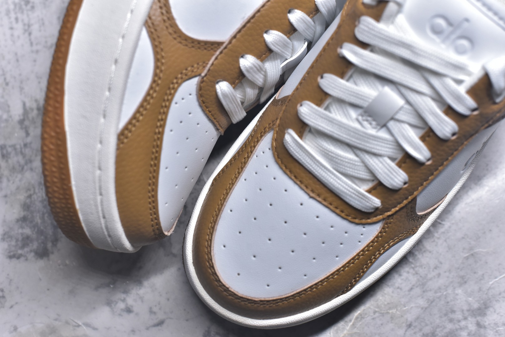 图片[8]-#Alo yoga Alo Recovery Mode 舒适百搭防滑耐磨低帮板鞋 易梦玲 Jisoo智秀等多位明星同款上脚主打各大平台外贸主推大厂采购原材料多处细节一步到位生产细节 一款随意搭配的都好看的鞋子alo采用增高4cm 春夏秋冬四季款舒适简约板鞋 TPU防滑耐磨鞋底 尺码：36 36.5 37 37.5 38 38.5 39 40 41 41.5 42 42.5 43 44 45-选品中心