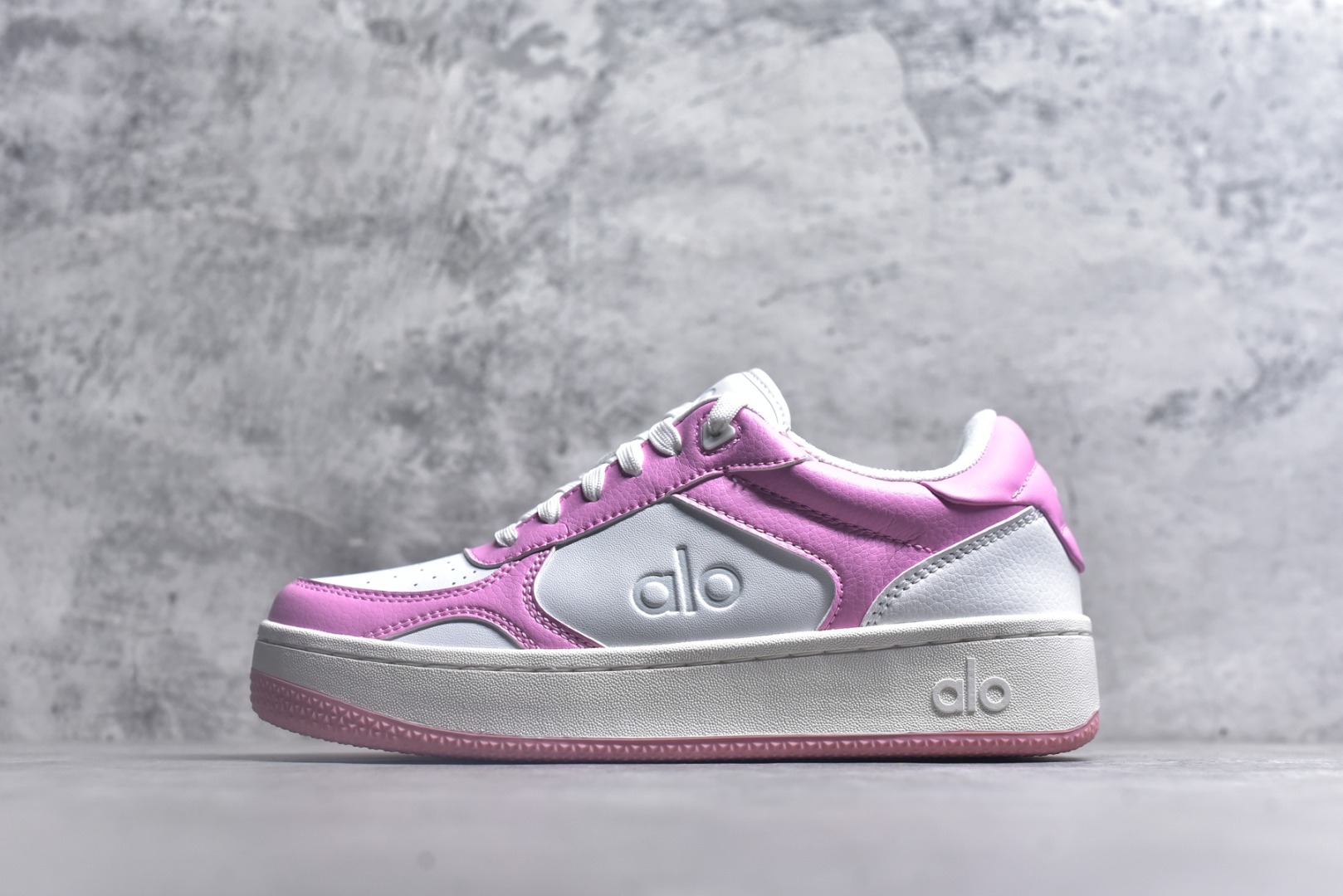 #Alo yoga Alo Recovery Mode 舒适百搭防滑耐磨低帮板鞋 易梦玲 Jisoo智秀等多位明星同款上脚主打各大平台外贸主推大厂采购原材料多处细节一步到位生产细节 一款随意搭配的都好看的鞋子alo采用增高4cm 春夏秋冬四季款舒适简约板鞋 TPU防滑耐磨鞋底 尺码：36 36.5 37 37.5 38 38.5 39 40 41 41.5 42 42.5 43 44 45-选品中心