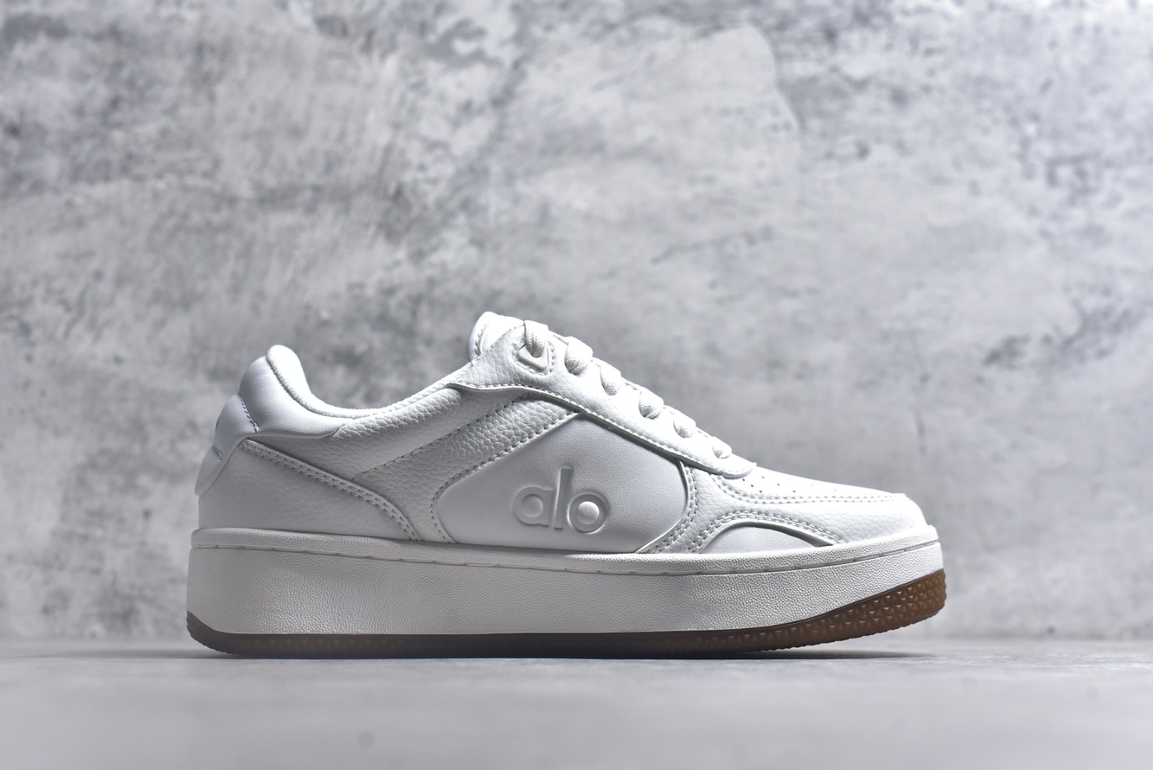 图片[3]-#Alo yoga Alo Recovery Mode 舒适百搭防滑耐磨低帮板鞋 易梦玲 Jisoo智秀等多位明星同款上脚主打各大平台外贸主推大厂采购原材料多处细节一步到位生产细节 一款随意搭配的都好看的鞋子alo采用增高4cm 春夏秋冬四季款舒适简约板鞋 TPU防滑耐磨鞋底 尺码：36 36.5 37 37.5 38 38.5 39 40 41 41.5 42 42.5 43 44 45-选品中心