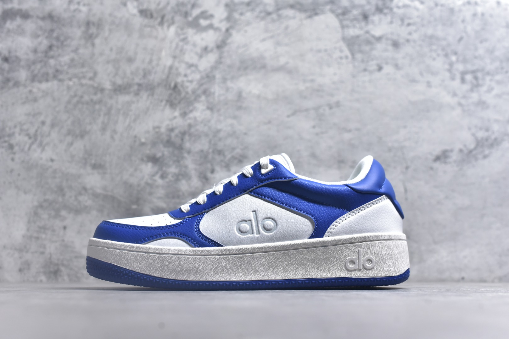 #Alo yoga Alo Recovery Mode 舒适百搭防滑耐磨低帮板鞋 易梦玲 Jisoo智秀等多位明星同款上脚主打各大平台外贸主推大厂采购原材料多处细节一步到位生产细节 一款随意搭配的都好看的鞋子alo采用增高4cm 春夏秋冬四季款舒适简约板鞋 TPU防滑耐磨鞋底 尺码：36 36.5 37 37.5 38 38.5 39 40 41 41.5 42 42.5 43 44 45-选品中心