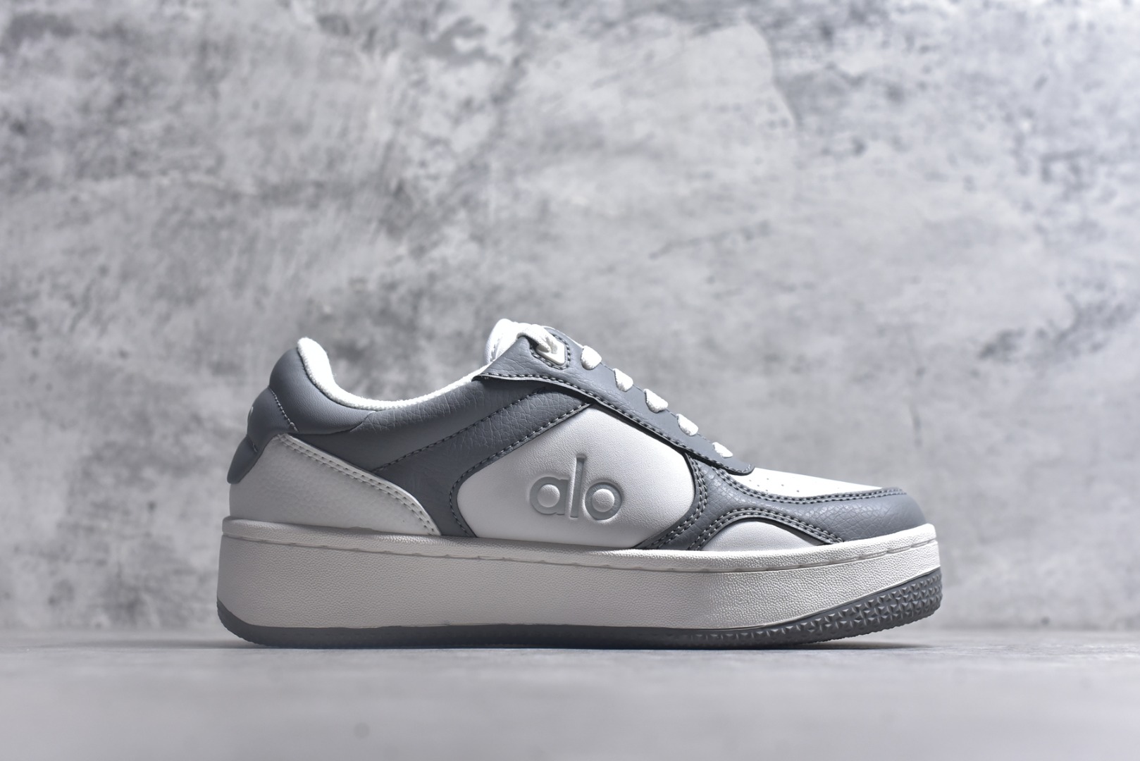 图片[3]-#Alo yoga Alo Recovery Mode 舒适百搭防滑耐磨低帮板鞋 易梦玲 Jisoo智秀等多位明星同款上脚主打各大平台外贸主推大厂采购原材料多处细节一步到位生产细节 一款随意搭配的都好看的鞋子alo采用增高4cm 春夏秋冬四季款舒适简约板鞋 TPU防滑耐磨鞋底 尺码：36 36.5 37 37.5 38 38.5 39 40 41 41.5 42 42.5 43 44 45-选品中心