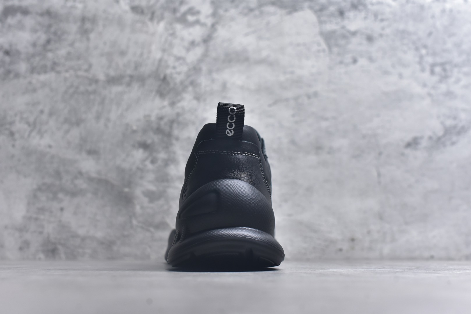 图片[5]-#ECCO爱步跑步鞋百搭舒适 秋冬新款厚底休闲运动鞋男鞋 灵动系列 黄景瑜同款 品质牛皮鞋面，轻盈柔韧 具有良好的透气性 细腻柔软 简约系带设计 可自由调节松紧 贴合脚型 PU泡沫橡胶大底 抓地力强 具有良好的防滑耐磨性 时尚简约 休闲百搭 尺码：38 39 40 41 42 43 44 （皮鞋码）-选品中心