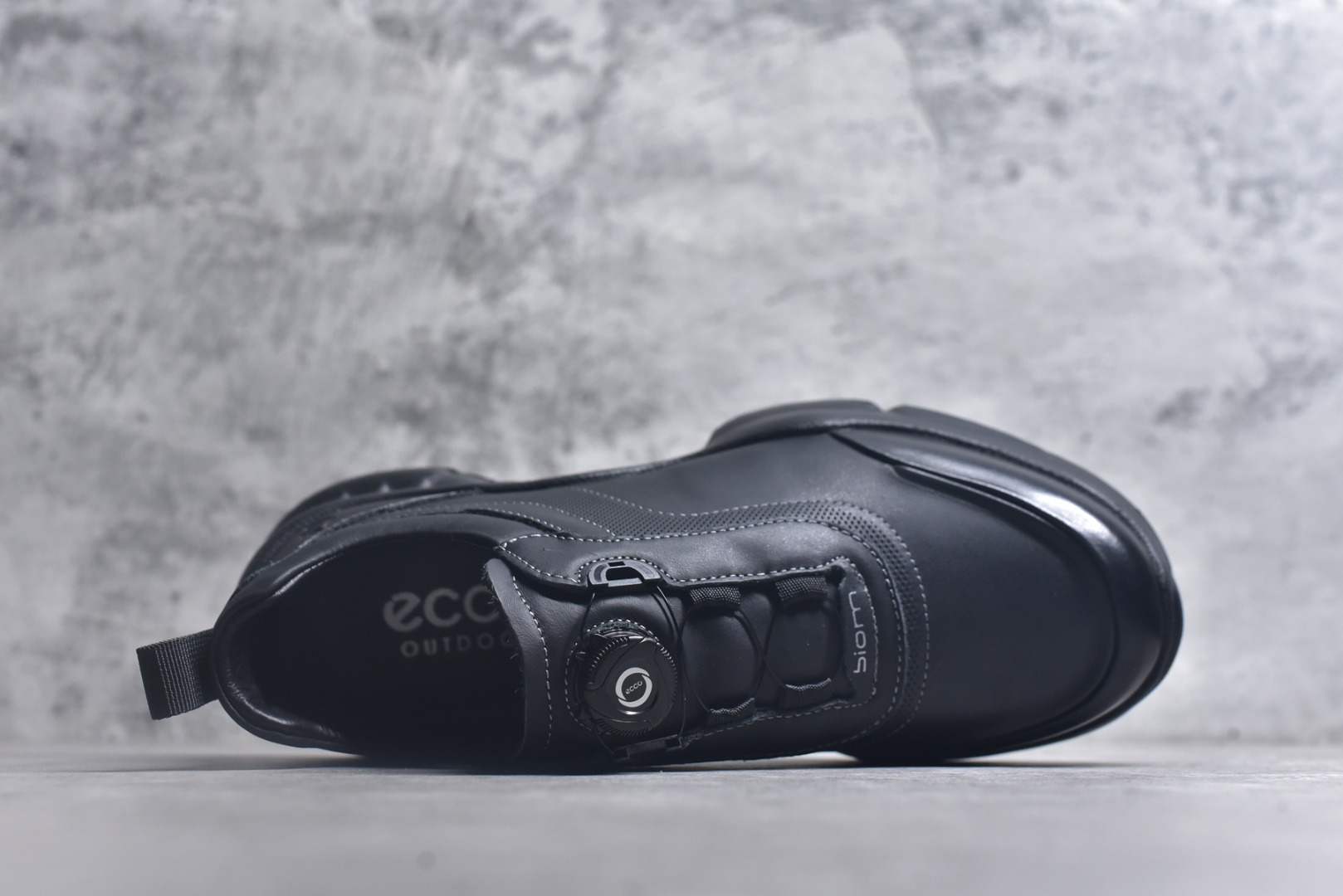 图片[4]-#ECCO爱步跑步鞋百搭舒适 秋冬新款厚底休闲运动鞋男鞋 灵动系列 黄景瑜同款 品质牛皮鞋面，轻盈柔韧 具有良好的透气性 细腻柔软 简约系带设计 可自由调节松紧 贴合脚型 PU泡沫橡胶大底 抓地力强 具有良好的防滑耐磨性 时尚简约 休闲百搭 尺码：38 39 40 41 42 43 44 （皮鞋码）-选品中心