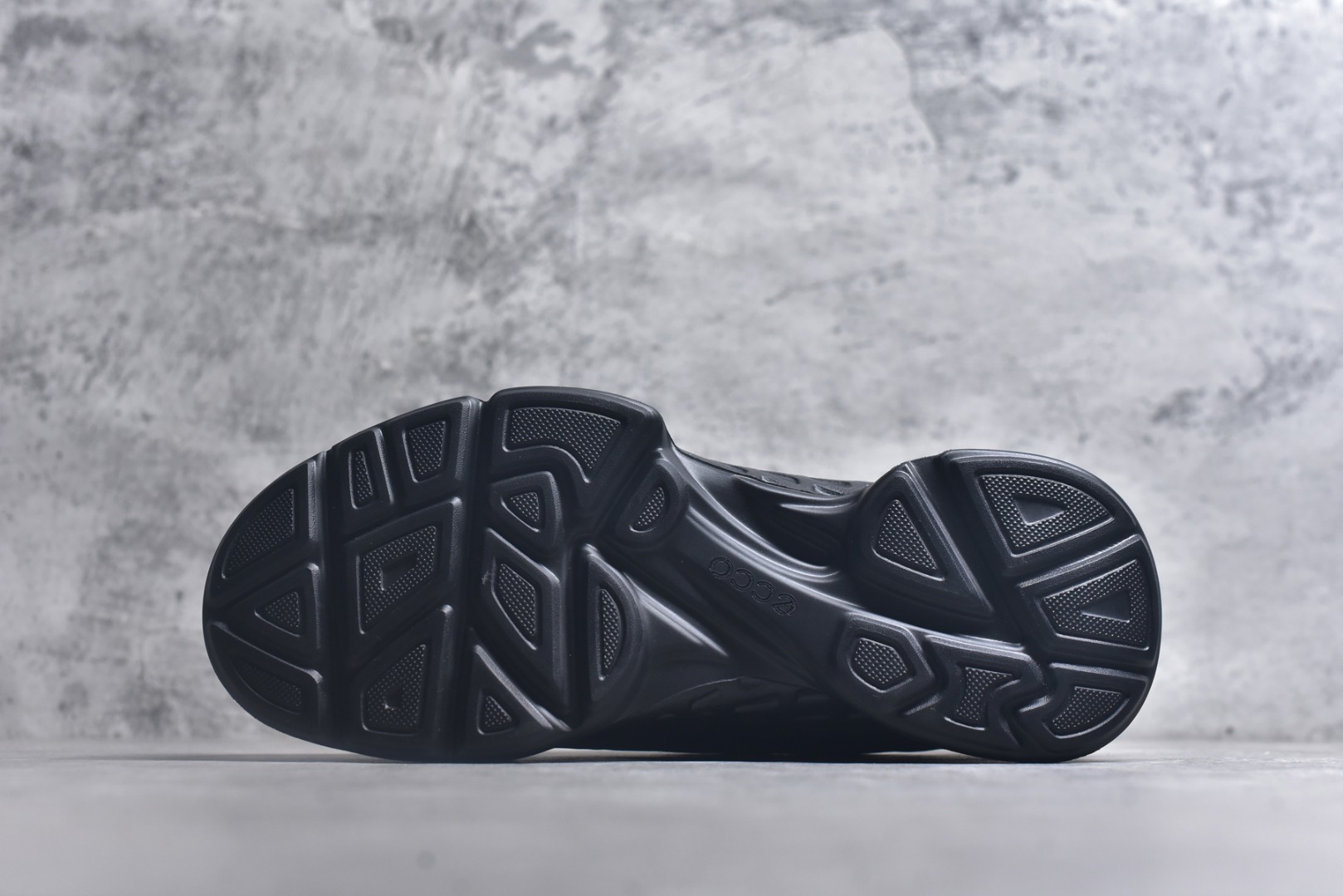 图片[6]-#ECCO爱步跑步鞋百搭舒适 秋冬新款厚底休闲运动鞋男鞋 灵动系列 黄景瑜同款 品质牛皮鞋面，轻盈柔韧 具有良好的透气性 细腻柔软 简约系带设计 可自由调节松紧 贴合脚型 PU泡沫橡胶大底 抓地力强 具有良好的防滑耐磨性 时尚简约 休闲百搭 尺码：38 39 40 41 42 43 44 （皮鞋码）-选品中心