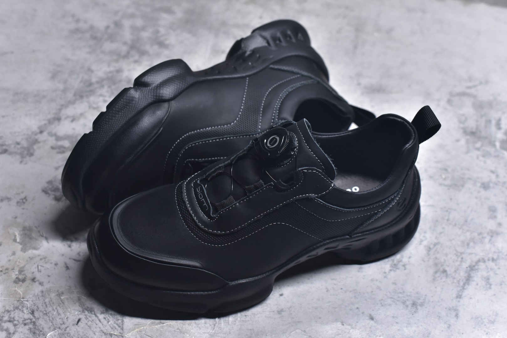 图片[7]-#ECCO爱步跑步鞋百搭舒适 秋冬新款厚底休闲运动鞋男鞋 灵动系列 黄景瑜同款 品质牛皮鞋面，轻盈柔韧 具有良好的透气性 细腻柔软 简约系带设计 可自由调节松紧 贴合脚型 PU泡沫橡胶大底 抓地力强 具有良好的防滑耐磨性 时尚简约 休闲百搭 尺码：38 39 40 41 42 43 44 （皮鞋码）-选品中心