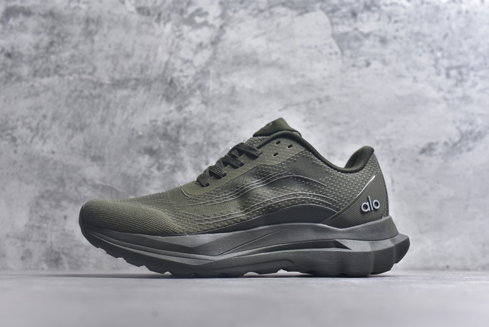 #Alo Runner 明星同款 四季常青款增高低帮休闲生活鞋 军绿 #大厂采购原材料多处细节一步到位 采用增高4CM防滑耐磨鞋底 随意搭配的都好看的鞋子 尺码：36 36.5 37 37.5 38 38.5 39 40 41 41.5 42 42.5 43 44 45-选品中心