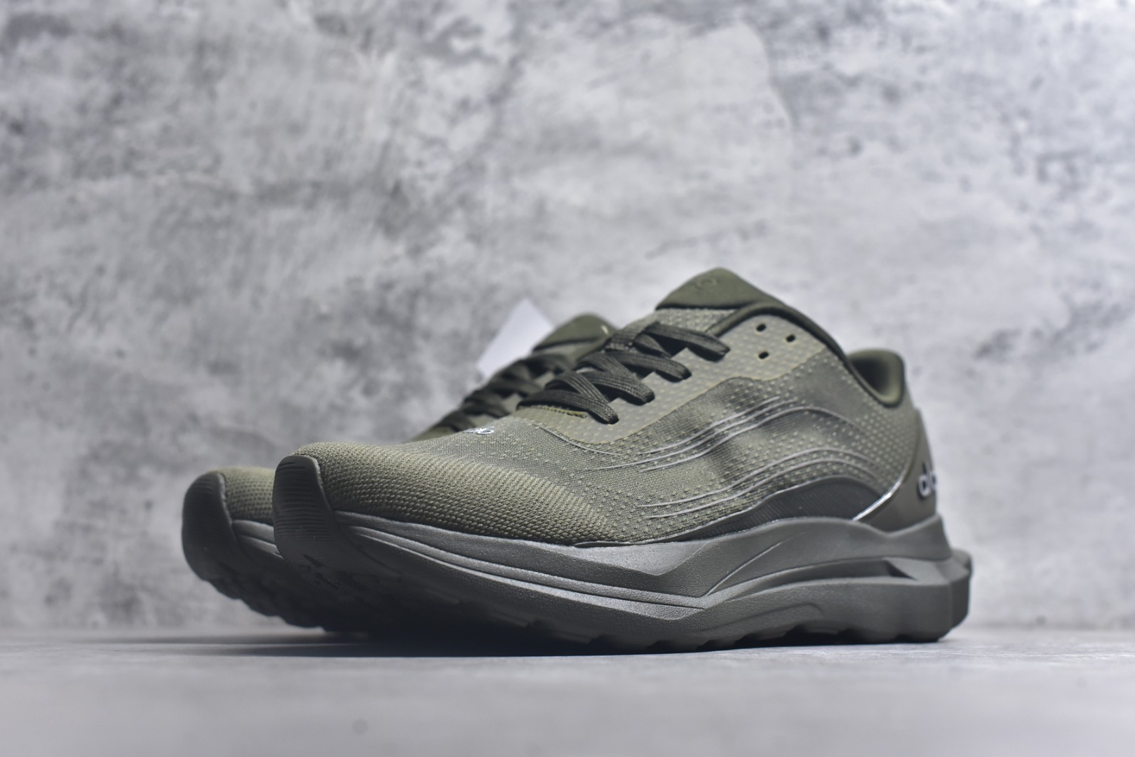 图片[2]-#Alo Runner 明星同款 四季常青款增高低帮休闲生活鞋 军绿 #大厂采购原材料多处细节一步到位 采用增高4CM防滑耐磨鞋底 随意搭配的都好看的鞋子 尺码：36 36.5 37 37.5 38 38.5 39 40 41 41.5 42 42.5 43 44 45-选品中心