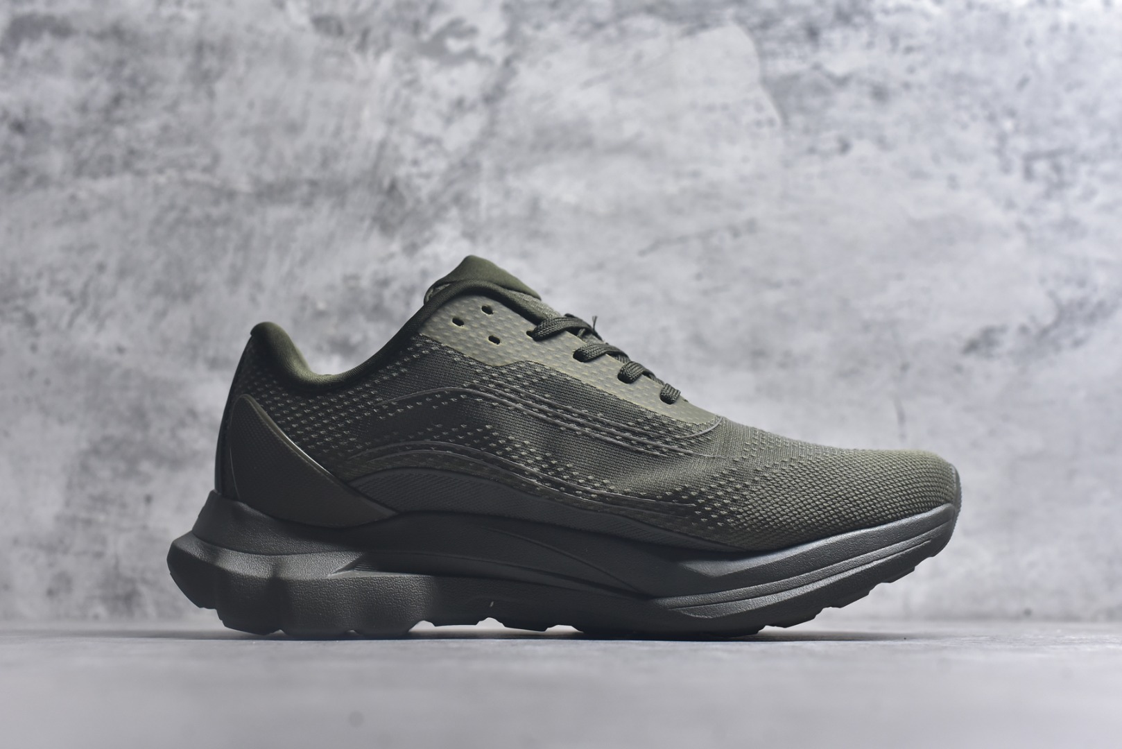 图片[3]-#Alo Runner 明星同款 四季常青款增高低帮休闲生活鞋 军绿 #大厂采购原材料多处细节一步到位 采用增高4CM防滑耐磨鞋底 随意搭配的都好看的鞋子 尺码：36 36.5 37 37.5 38 38.5 39 40 41 41.5 42 42.5 43 44 45-选品中心