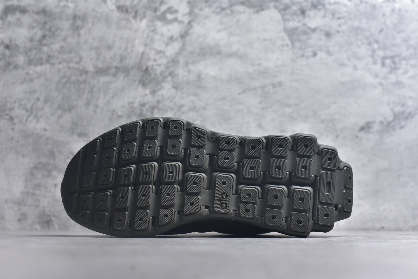 图片[6]-#Alo Runner 明星同款 四季常青款增高低帮休闲生活鞋 军绿 #大厂采购原材料多处细节一步到位 采用增高4CM防滑耐磨鞋底 随意搭配的都好看的鞋子 尺码：36 36.5 37 37.5 38 38.5 39 40 41 41.5 42 42.5 43 44 45-选品中心