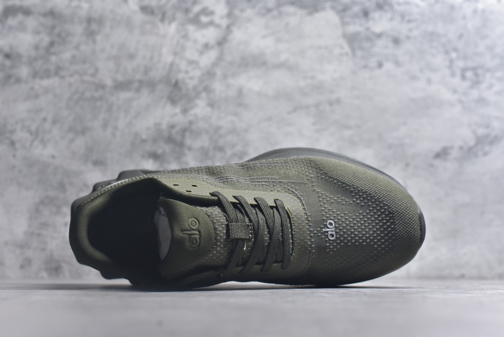 图片[4]-#Alo Runner 明星同款 四季常青款增高低帮休闲生活鞋 军绿 #大厂采购原材料多处细节一步到位 采用增高4CM防滑耐磨鞋底 随意搭配的都好看的鞋子 尺码：36 36.5 37 37.5 38 38.5 39 40 41 41.5 42 42.5 43 44 45-选品中心