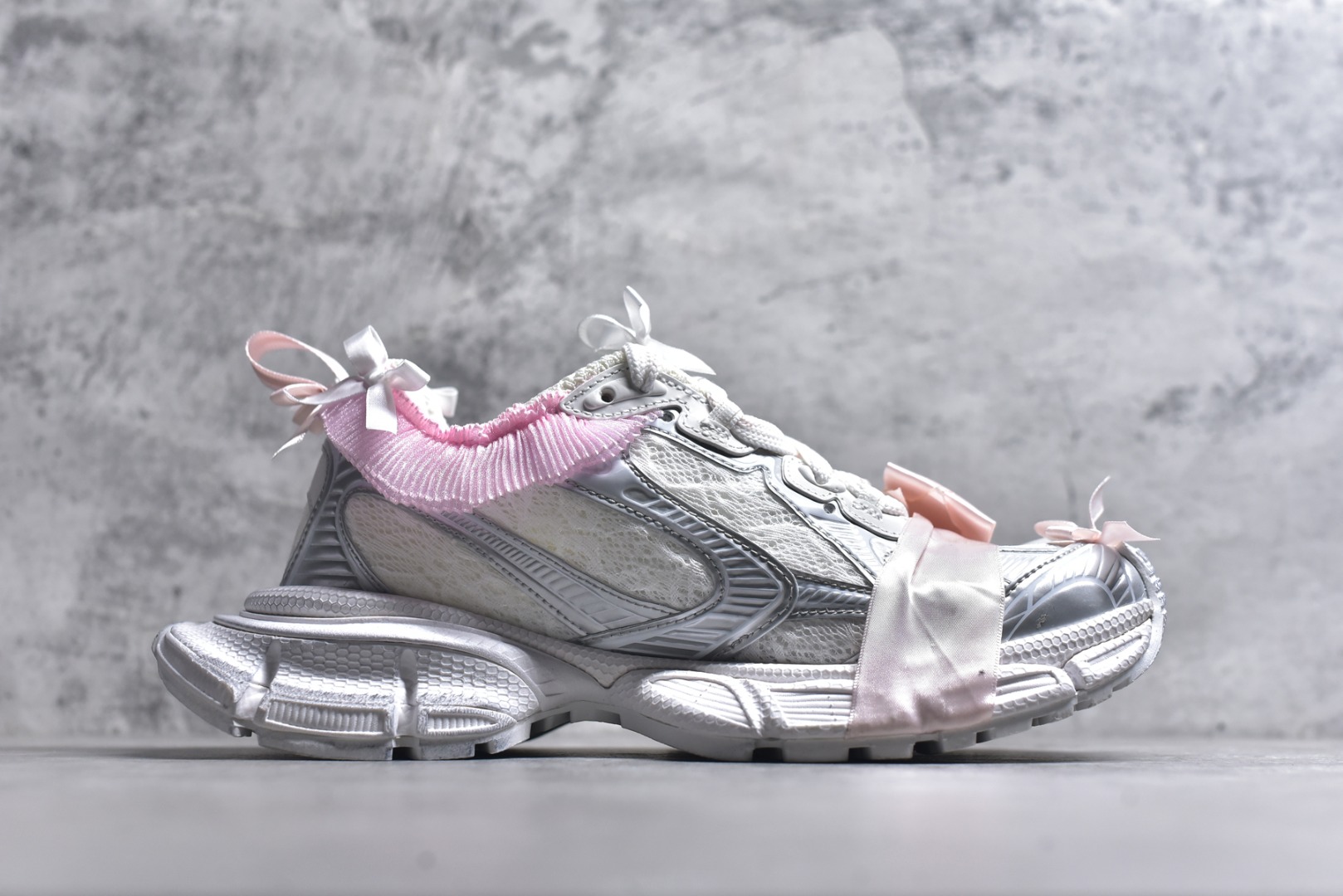 图片[3]-#巴黎世家/Balenciaga 3XL Worn-Out 10代系列老爹运动鞋，做旧蕾丝蝴蝶结 832994 WXLMC 9050 尺码：35-40-选品中心