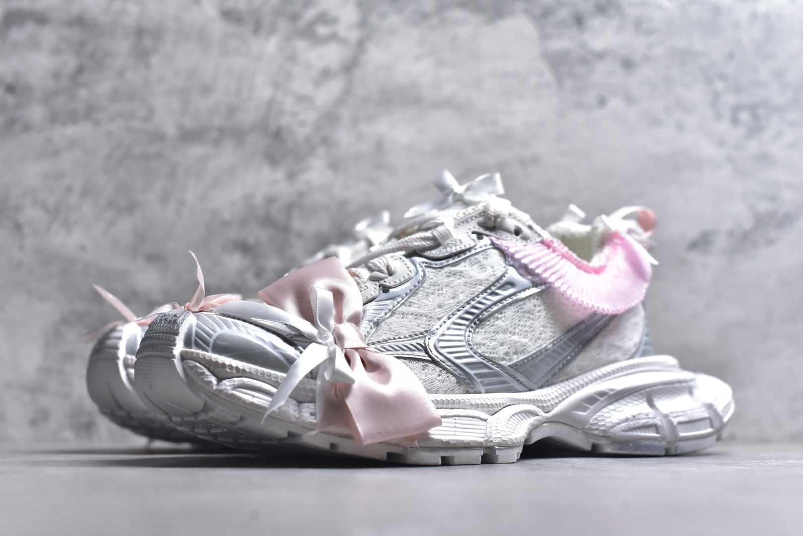 图片[2]-#巴黎世家/Balenciaga 3XL Worn-Out 10代系列老爹运动鞋，做旧蕾丝蝴蝶结 832994 WXLMC 9050 尺码：35-40-选品中心