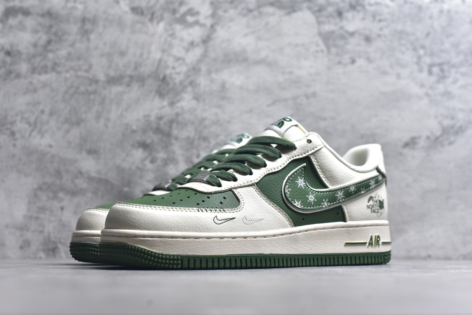 图片[2]-#海外限量发售！公司级NIke Air Force 1 \’07 Low “北面联名——珠穆朗玛峰”空军一号 低帮 运动鞋 休闲鞋 折边针车 工艺难度大 原楦头原纸板 原装鞋盒 定制五金配件 内置全掌气垫 原厂鞋底 货号：JP8028-065 尺码：36 36.5 37.5 38 38.5 39 40 40.5 41 42 42.5 43 44 44.5 45-选品中心