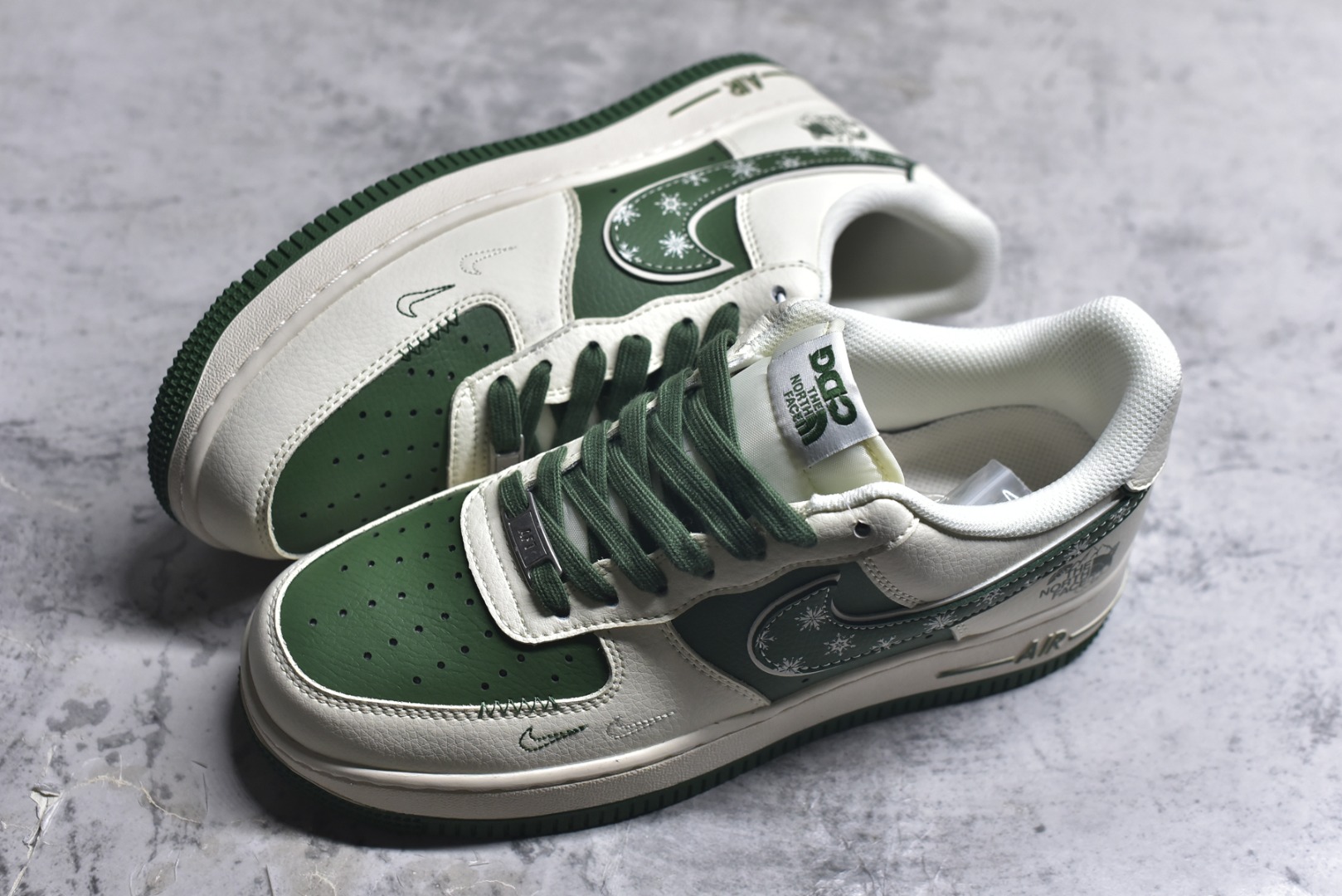 图片[7]-#海外限量发售！公司级NIke Air Force 1 \’07 Low “北面联名——珠穆朗玛峰”空军一号 低帮 运动鞋 休闲鞋 折边针车 工艺难度大 原楦头原纸板 原装鞋盒 定制五金配件 内置全掌气垫 原厂鞋底 货号：JP8028-065 尺码：36 36.5 37.5 38 38.5 39 40 40.5 41 42 42.5 43 44 44.5 45-选品中心