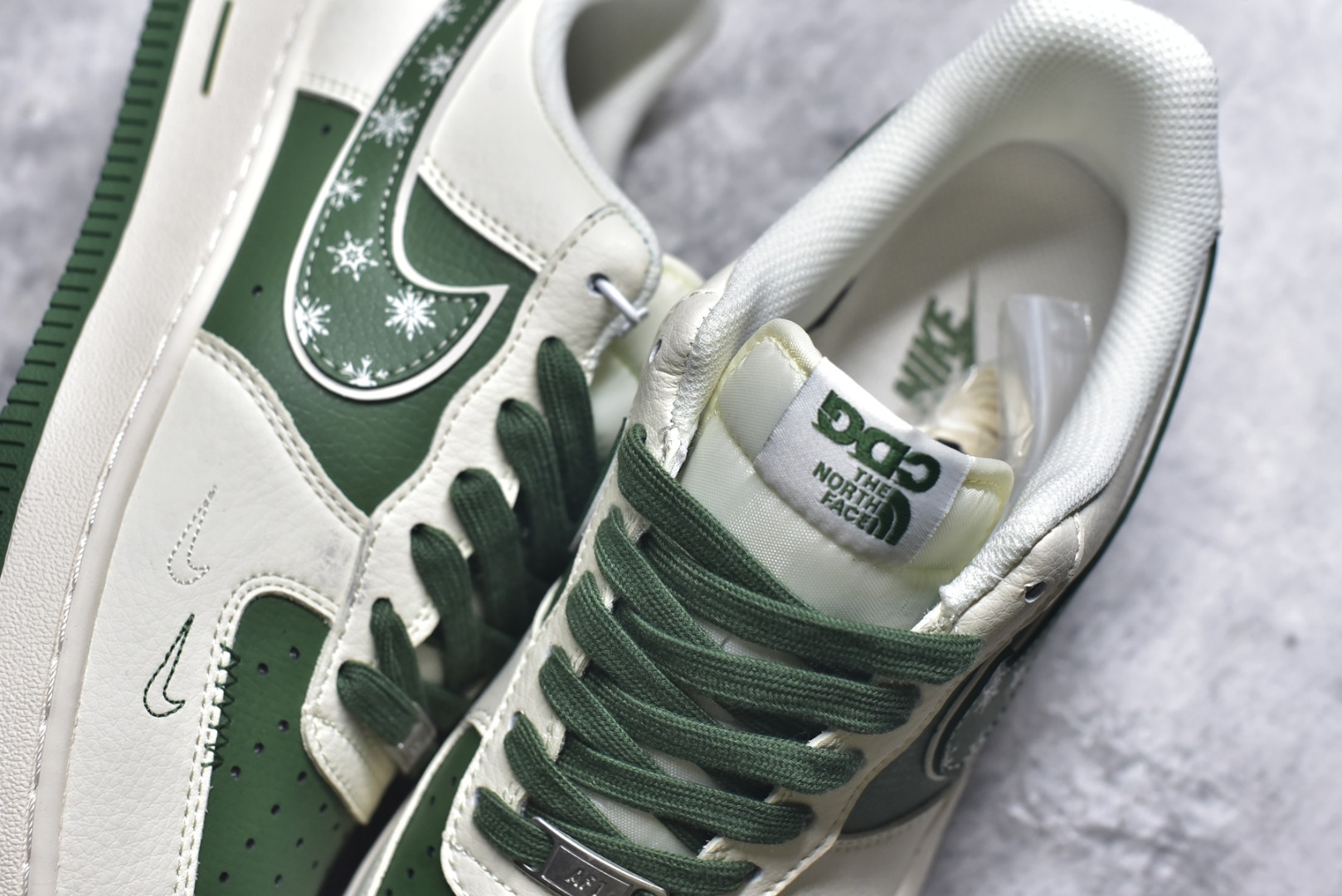 图片[9]-#海外限量发售！公司级NIke Air Force 1 \’07 Low “北面联名——珠穆朗玛峰”空军一号 低帮 运动鞋 休闲鞋 折边针车 工艺难度大 原楦头原纸板 原装鞋盒 定制五金配件 内置全掌气垫 原厂鞋底 货号：JP8028-065 尺码：36 36.5 37.5 38 38.5 39 40 40.5 41 42 42.5 43 44 44.5 45-选品中心