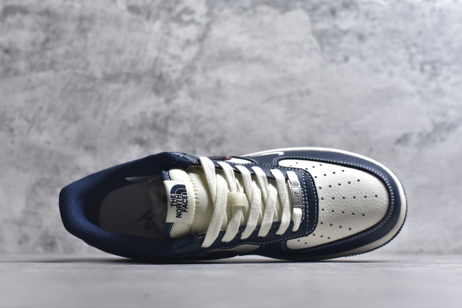 图片[4]-#海外限量发售！公司级NIke Air Force 1 \’07 Low “北面联名——蓝红双勾”空军一号 低帮 运动鞋 休闲鞋 折边针车 工艺难度大 原楦头原纸板 原装鞋盒 定制五金配件 内置全掌气垫 原厂鞋底 货号：XS1958-521 尺码：36 36.5 37.5 38 38.5 39 40 40.5 41 42 42.5 43 44 44.5 45\”},\”commodity\”：{\”goods_id\”：\”_dkSDjxON0DbgcQqyy4JBu59eajpvHQeb-ePqllQ-选品中心