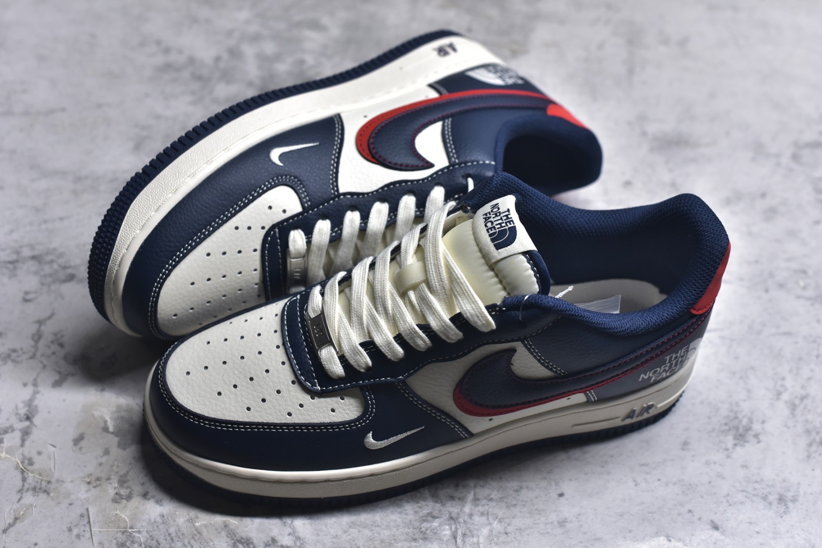 图片[7]-#海外限量发售！公司级NIke Air Force 1 \’07 Low “北面联名——蓝红双勾”空军一号 低帮 运动鞋 休闲鞋 折边针车 工艺难度大 原楦头原纸板 原装鞋盒 定制五金配件 内置全掌气垫 原厂鞋底 货号：XS1958-521 尺码：36 36.5 37.5 38 38.5 39 40 40.5 41 42 42.5 43 44 44.5 45\”},\”commodity\”：{\”goods_id\”：\”_dkSDjxON0DbgcQqyy4JBu59eajpvHQeb-ePqllQ-选品中心