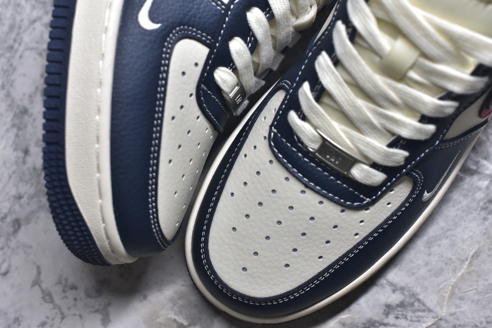 图片[8]-#海外限量发售！公司级NIke Air Force 1 \’07 Low “北面联名——蓝红双勾”空军一号 低帮 运动鞋 休闲鞋 折边针车 工艺难度大 原楦头原纸板 原装鞋盒 定制五金配件 内置全掌气垫 原厂鞋底 货号：XS1958-521 尺码：36 36.5 37.5 38 38.5 39 40 40.5 41 42 42.5 43 44 44.5 45\”},\”commodity\”：{\”goods_id\”：\”_dkSDjxON0DbgcQqyy4JBu59eajpvHQeb-ePqllQ-选品中心