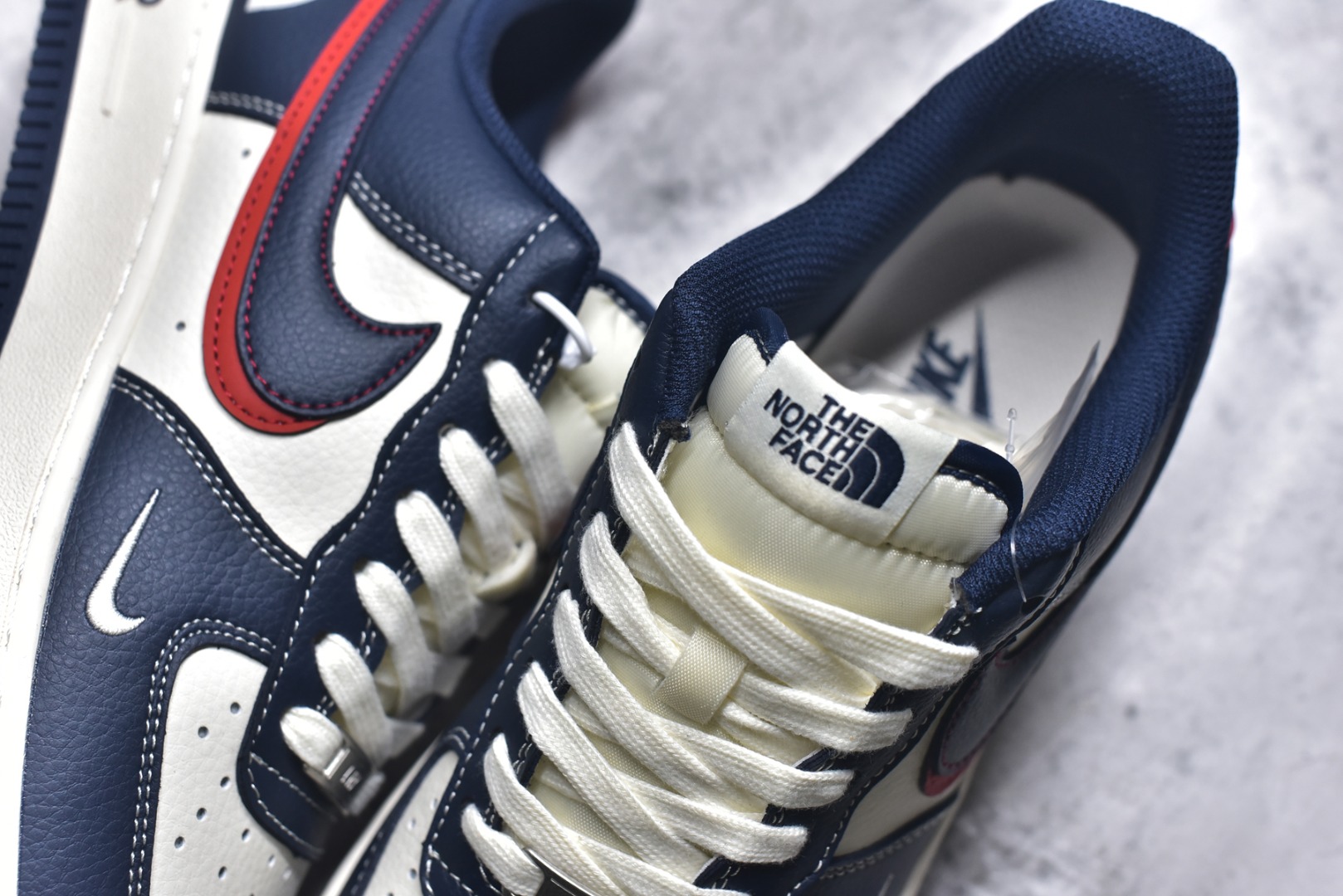 图片[9]-#海外限量发售！公司级NIke Air Force 1 \’07 Low “北面联名——蓝红双勾”空军一号 低帮 运动鞋 休闲鞋 折边针车 工艺难度大 原楦头原纸板 原装鞋盒 定制五金配件 内置全掌气垫 原厂鞋底 货号：XS1958-521 尺码：36 36.5 37.5 38 38.5 39 40 40.5 41 42 42.5 43 44 44.5 45\”},\”commodity\”：{\”goods_id\”：\”_dkSDjxON0DbgcQqyy4JBu59eajpvHQeb-ePqllQ-选品中心