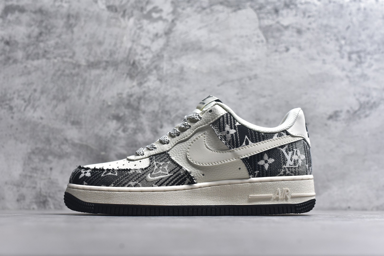#海外限量发售！公司级NIke Air Force 1 \'07 Low “ LV联名——黑花牛仔”空军一号 低帮 运动鞋 休闲鞋 折边针车 工艺难度大 原楦头原纸板 原装鞋盒 定制五金配件 内置全掌气垫 原厂鞋底 货号：XS1958-585 尺码：36 36.5 37.5 38 38.5 39 40 40.5 41 42 42.5 43 44 44.5 45-选品中心