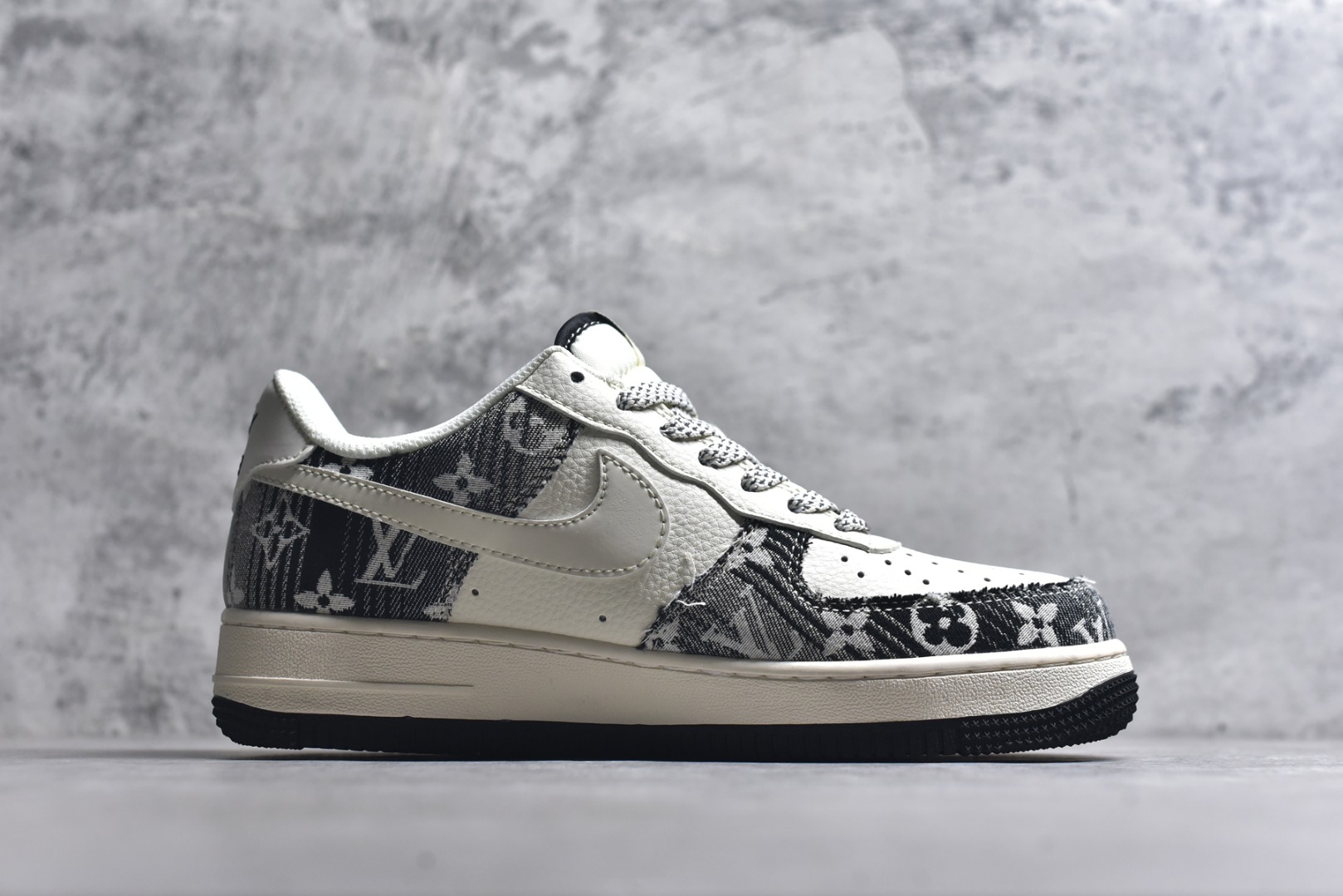 图片[3]-#海外限量发售！公司级NIke Air Force 1 \’07 Low “ LV联名——黑花牛仔”空军一号 低帮 运动鞋 休闲鞋 折边针车 工艺难度大 原楦头原纸板 原装鞋盒 定制五金配件 内置全掌气垫 原厂鞋底 货号：XS1958-585 尺码：36 36.5 37.5 38 38.5 39 40 40.5 41 42 42.5 43 44 44.5 45-选品中心