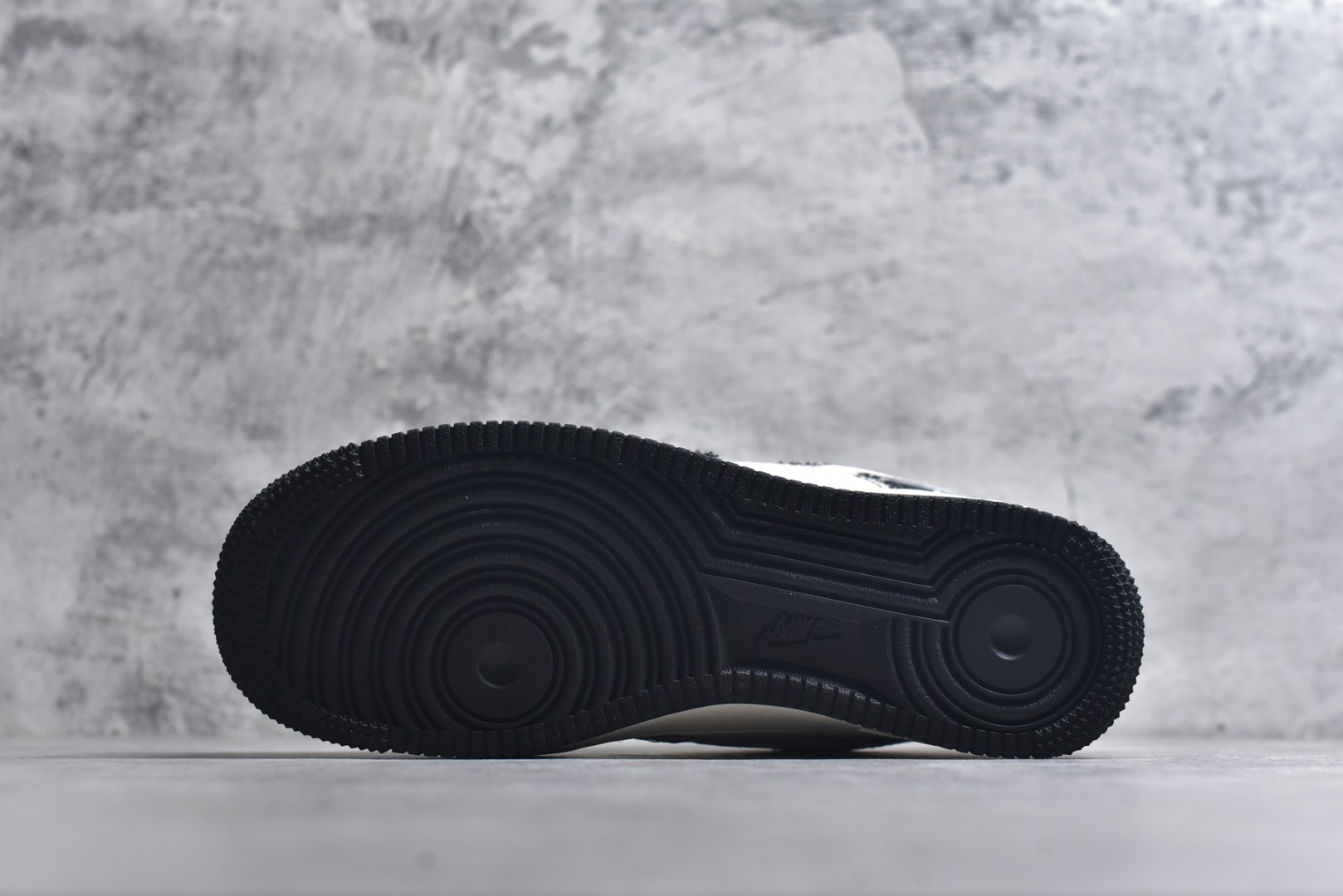 图片[6]-#海外限量发售！公司级NIke Air Force 1 \’07 Low “ LV联名——黑花牛仔”空军一号 低帮 运动鞋 休闲鞋 折边针车 工艺难度大 原楦头原纸板 原装鞋盒 定制五金配件 内置全掌气垫 原厂鞋底 货号：XS1958-585 尺码：36 36.5 37.5 38 38.5 39 40 40.5 41 42 42.5 43 44 44.5 45-选品中心