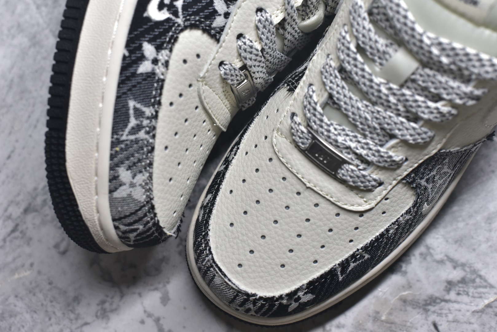 图片[8]-#海外限量发售！公司级NIke Air Force 1 \’07 Low “ LV联名——黑花牛仔”空军一号 低帮 运动鞋 休闲鞋 折边针车 工艺难度大 原楦头原纸板 原装鞋盒 定制五金配件 内置全掌气垫 原厂鞋底 货号：XS1958-585 尺码：36 36.5 37.5 38 38.5 39 40 40.5 41 42 42.5 43 44 44.5 45-选品中心