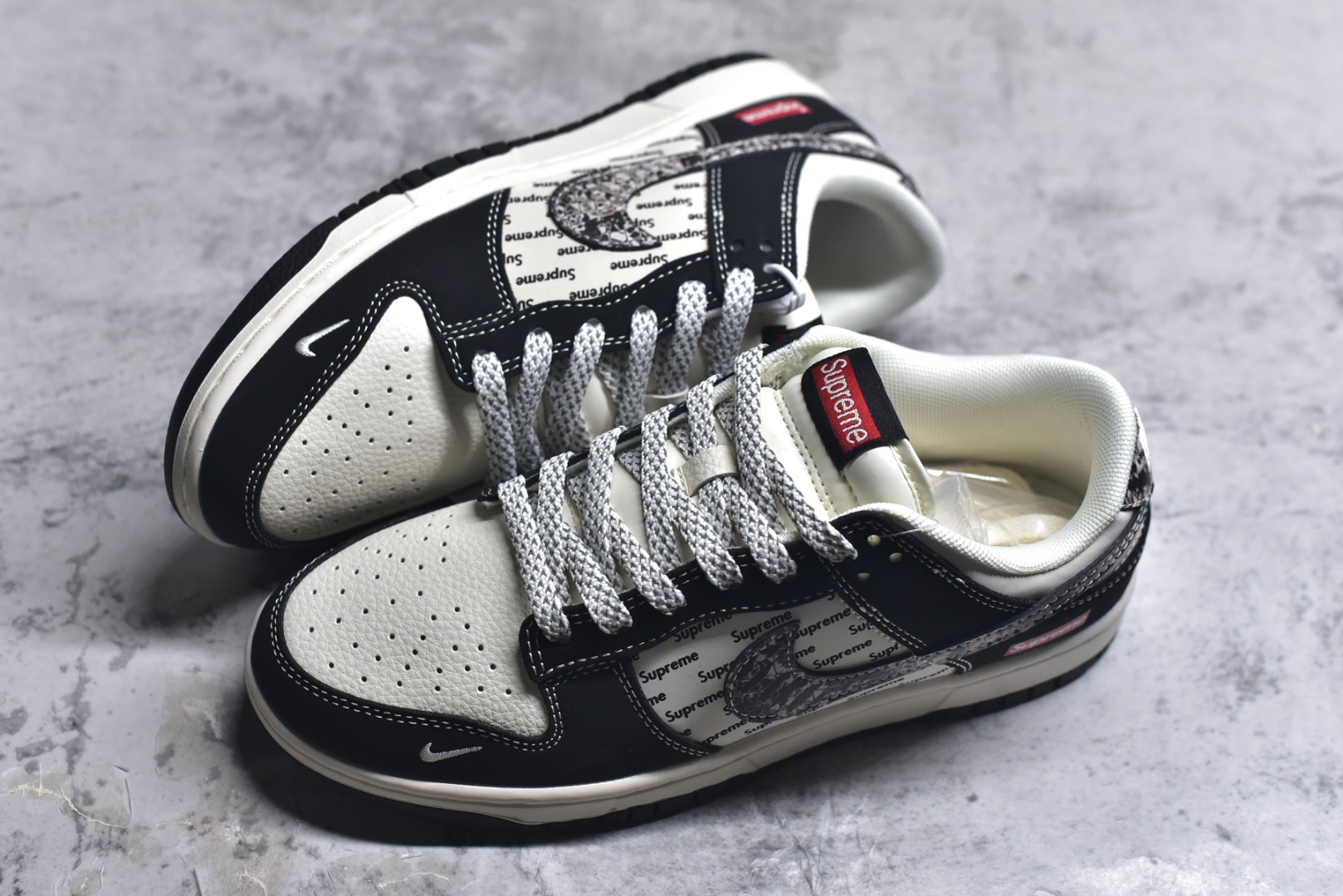 图片[7]-#海外爆款限量发售！Nike SB Dunk Low“Supreme联名——黑花勾” 周年高端定制 低帮休闲板鞋 定制鞋盒 大厂纯原品质出货 超高清洁度 皮料切割干净无任何毛边 细节完美 货号：XS6089-624 尺码：36 36.5 37.5 38 38.5 39 40 40.5 41 42 42.5 43 44 44.5 45-选品中心