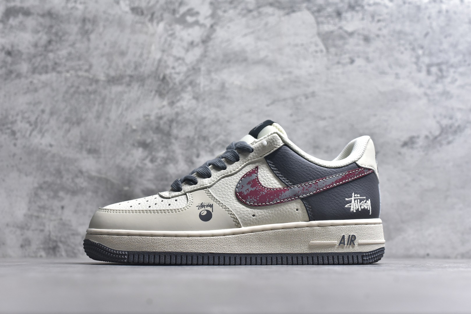 #海外限量发售！公司级NIke Air Force 1 \'07 Low “斯图西联名——渲染红勾”空军一号 低帮 运动鞋 休闲鞋 折边针车 工艺难度大 原楦头原纸板 原装鞋盒 定制五金配件 内置全掌气垫 原厂鞋底 货号：XS1958-573 尺码：36 36.5 37.5 38 38.5 39 40 40.5 41 42 42.5 43 44 44.5 45-选品中心