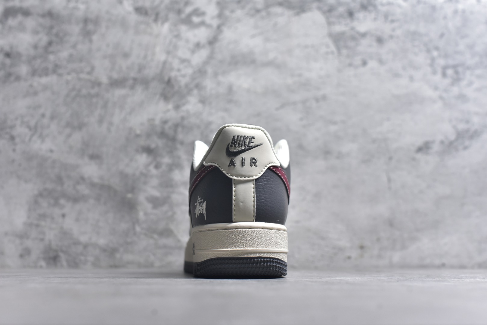 图片[5]-#海外限量发售！公司级NIke Air Force 1 \’07 Low “斯图西联名——渲染红勾”空军一号 低帮 运动鞋 休闲鞋 折边针车 工艺难度大 原楦头原纸板 原装鞋盒 定制五金配件 内置全掌气垫 原厂鞋底 货号：XS1958-573 尺码：36 36.5 37.5 38 38.5 39 40 40.5 41 42 42.5 43 44 44.5 45-选品中心