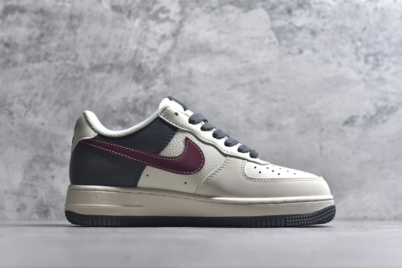 图片[3]-#海外限量发售！公司级NIke Air Force 1 \’07 Low “斯图西联名——渲染红勾”空军一号 低帮 运动鞋 休闲鞋 折边针车 工艺难度大 原楦头原纸板 原装鞋盒 定制五金配件 内置全掌气垫 原厂鞋底 货号：XS1958-573 尺码：36 36.5 37.5 38 38.5 39 40 40.5 41 42 42.5 43 44 44.5 45-选品中心