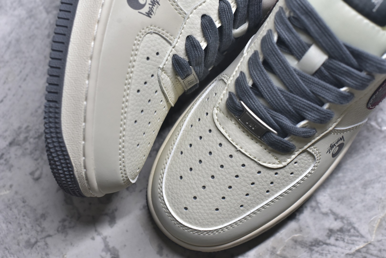 图片[8]-#海外限量发售！公司级NIke Air Force 1 \’07 Low “斯图西联名——渲染红勾”空军一号 低帮 运动鞋 休闲鞋 折边针车 工艺难度大 原楦头原纸板 原装鞋盒 定制五金配件 内置全掌气垫 原厂鞋底 货号：XS1958-573 尺码：36 36.5 37.5 38 38.5 39 40 40.5 41 42 42.5 43 44 44.5 45-选品中心