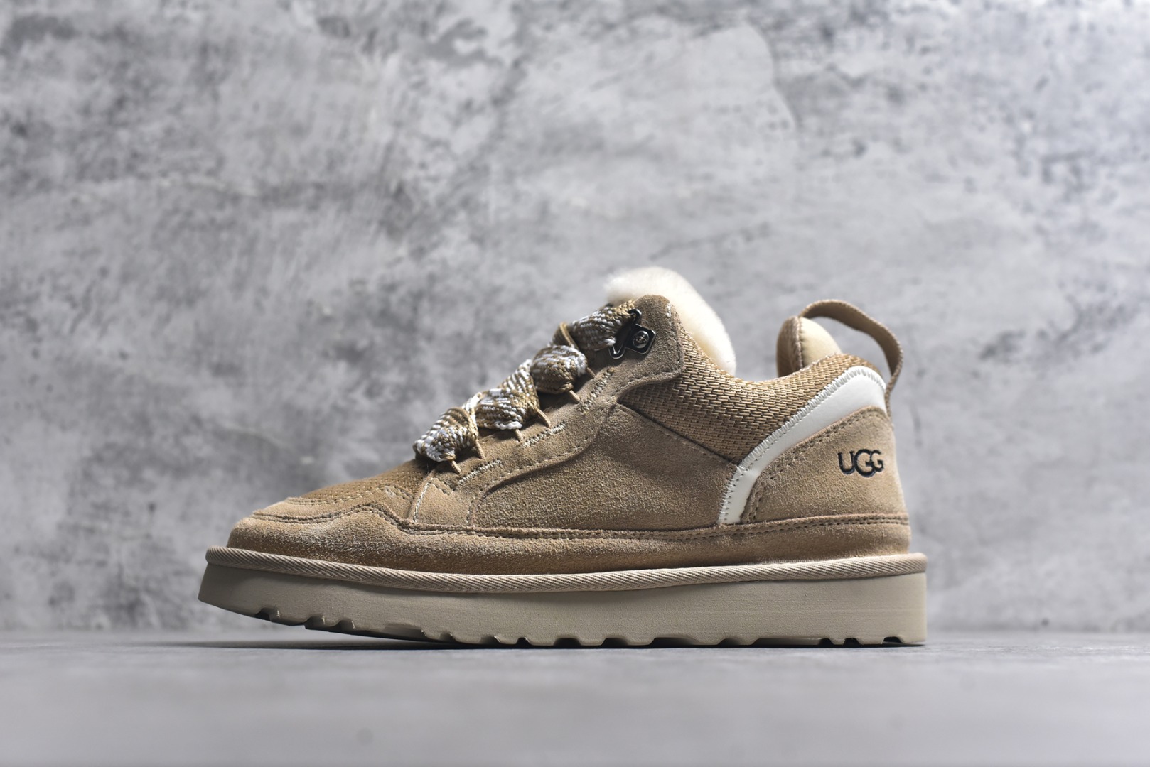 #25新款UGG梅尔低帮面包鞋雪地靴1144032 广州外贸大厂生产鞋头到鞋垫真羊皮毛一体独立外盒包装芯片带防水工艺区别市面任何版本 独立原版开发大底羊绒鞋垫冬季保暖外出家居都是很适合的选择近年uug推出款式系列局部偏向年轻消费者喜好也走到时尚潮流穿搭的前沿鞋身材质防泼水涂层翻毛皮鞋面17毫米UGGPURE™植入式羊毛内底轻便防滑舒适橡胶外底带有品牌LOGO商标带全套包装 尺码：35 36 37 38 39 40-选品中心