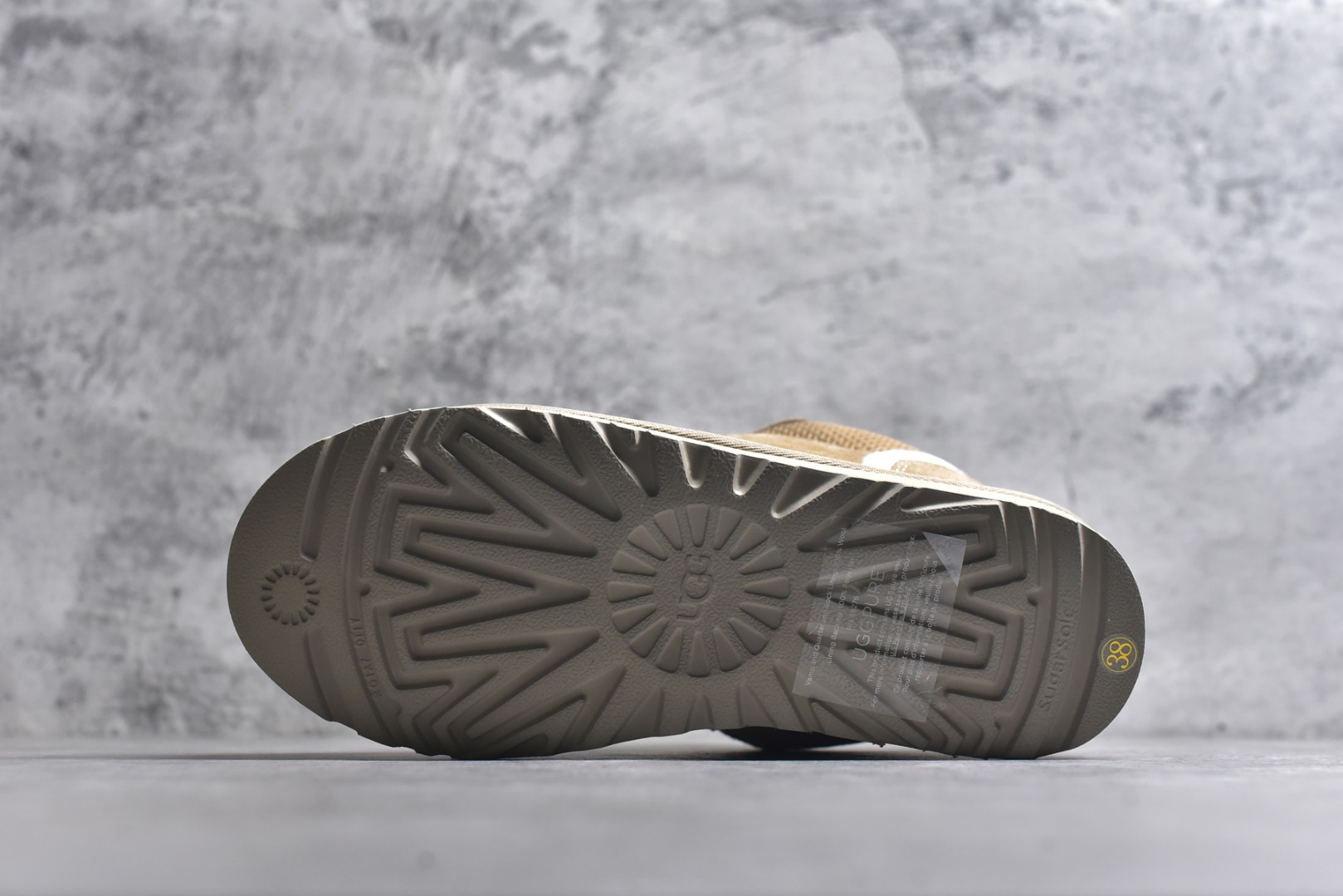 图片[6]-#25新款UGG梅尔低帮面包鞋雪地靴1144032 广州外贸大厂生产鞋头到鞋垫真羊皮毛一体独立外盒包装芯片带防水工艺区别市面任何版本 独立原版开发大底羊绒鞋垫冬季保暖外出家居都是很适合的选择近年uug推出款式系列局部偏向年轻消费者喜好也走到时尚潮流穿搭的前沿鞋身材质防泼水涂层翻毛皮鞋面17毫米UGGPURE™植入式羊毛内底轻便防滑舒适橡胶外底带有品牌LOGO商标带全套包装 尺码：35 36 37 38 39 40-选品中心