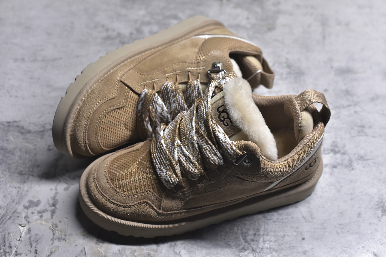 图片[7]-#25新款UGG梅尔低帮面包鞋雪地靴1144032 广州外贸大厂生产鞋头到鞋垫真羊皮毛一体独立外盒包装芯片带防水工艺区别市面任何版本 独立原版开发大底羊绒鞋垫冬季保暖外出家居都是很适合的选择近年uug推出款式系列局部偏向年轻消费者喜好也走到时尚潮流穿搭的前沿鞋身材质防泼水涂层翻毛皮鞋面17毫米UGGPURE™植入式羊毛内底轻便防滑舒适橡胶外底带有品牌LOGO商标带全套包装 尺码：35 36 37 38 39 40-选品中心