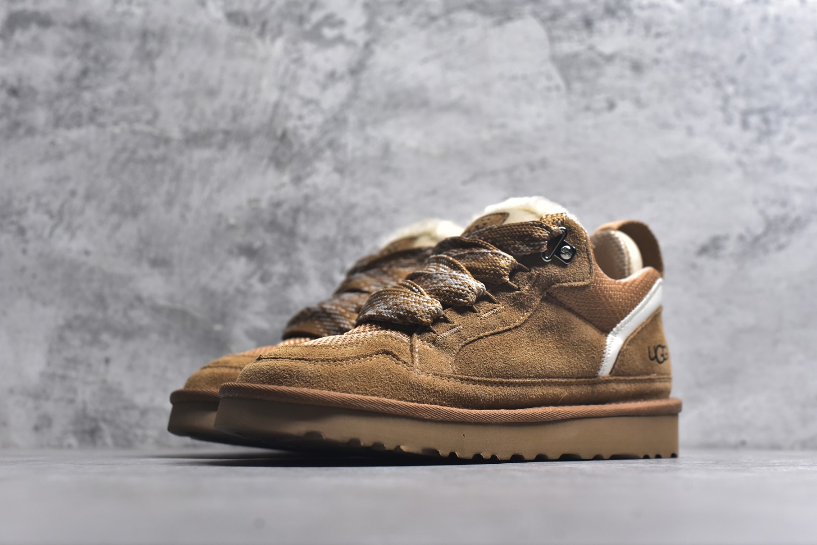 图片[2]-#25新款UGG梅尔低帮面包鞋雪地靴1144032 广州外贸大厂生产鞋头到鞋垫真羊皮毛一体独立外盒包装芯片带防水工艺区别市面任何版本 独立原版开发大底羊绒鞋垫冬季保暖外出家居都是很适合的选择近年uug推出款式系列局部偏向年轻消费者喜好也走到时尚潮流穿搭的前沿鞋身材质防泼水涂层翻毛皮鞋面17毫米UGGPURE™植入式羊毛内底轻便防滑舒适橡胶外底带有品牌LOGO商标带全套包装 尺码：35 36 37 38 39 40-选品中心