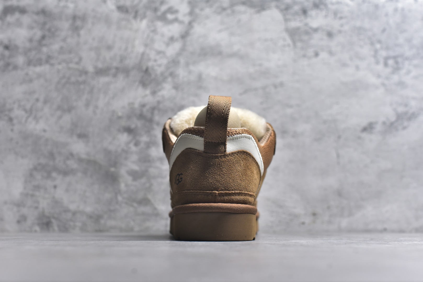 图片[5]-#25新款UGG梅尔低帮面包鞋雪地靴1144032 广州外贸大厂生产鞋头到鞋垫真羊皮毛一体独立外盒包装芯片带防水工艺区别市面任何版本 独立原版开发大底羊绒鞋垫冬季保暖外出家居都是很适合的选择近年uug推出款式系列局部偏向年轻消费者喜好也走到时尚潮流穿搭的前沿鞋身材质防泼水涂层翻毛皮鞋面17毫米UGGPURE™植入式羊毛内底轻便防滑舒适橡胶外底带有品牌LOGO商标带全套包装 尺码：35 36 37 38 39 40-选品中心