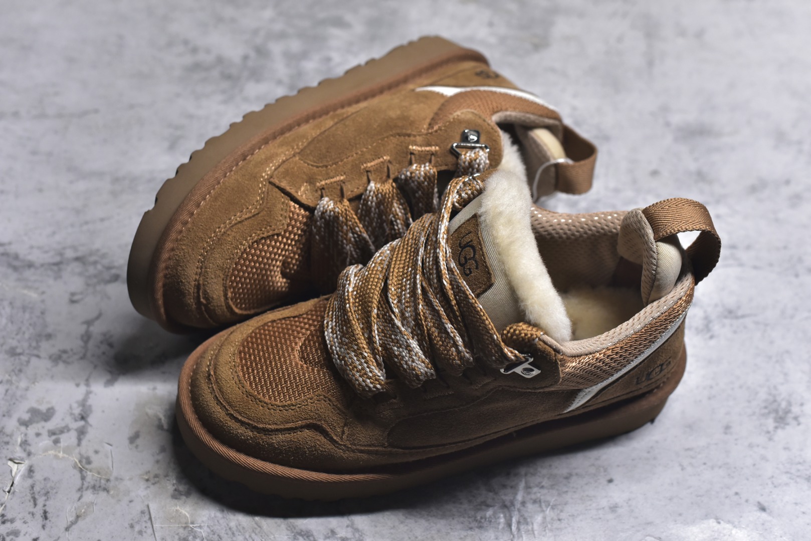 图片[7]-#25新款UGG梅尔低帮面包鞋雪地靴1144032 广州外贸大厂生产鞋头到鞋垫真羊皮毛一体独立外盒包装芯片带防水工艺区别市面任何版本 独立原版开发大底羊绒鞋垫冬季保暖外出家居都是很适合的选择近年uug推出款式系列局部偏向年轻消费者喜好也走到时尚潮流穿搭的前沿鞋身材质防泼水涂层翻毛皮鞋面17毫米UGGPURE™植入式羊毛内底轻便防滑舒适橡胶外底带有品牌LOGO商标带全套包装 尺码：35 36 37 38 39 40-选品中心